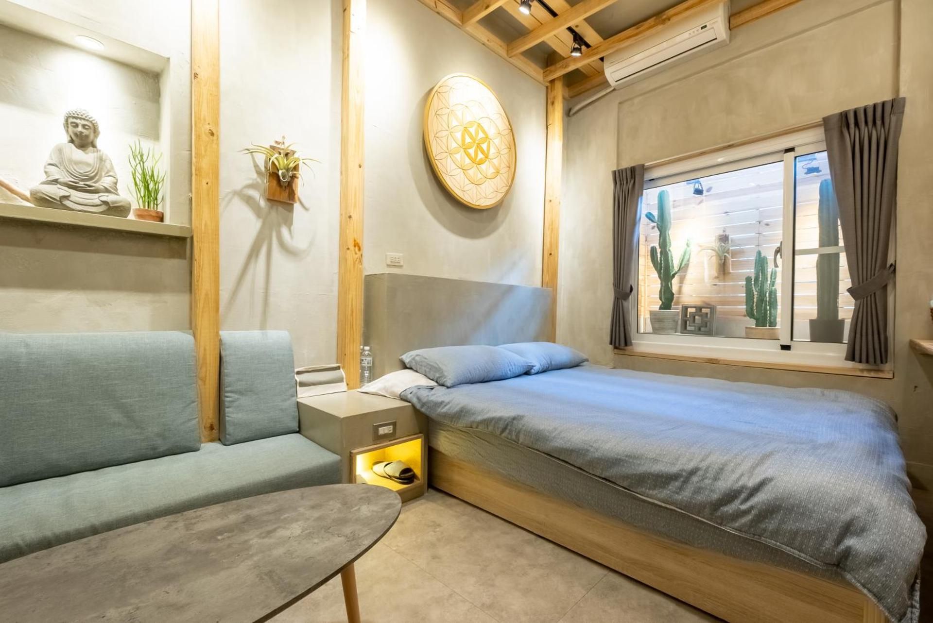 Classic Double with Window