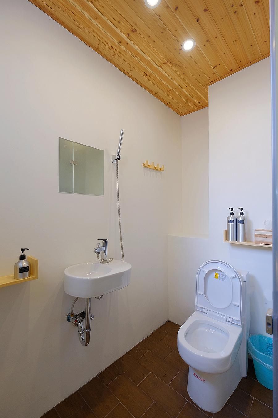 Economy Double Room with Separate Bath and Toilet