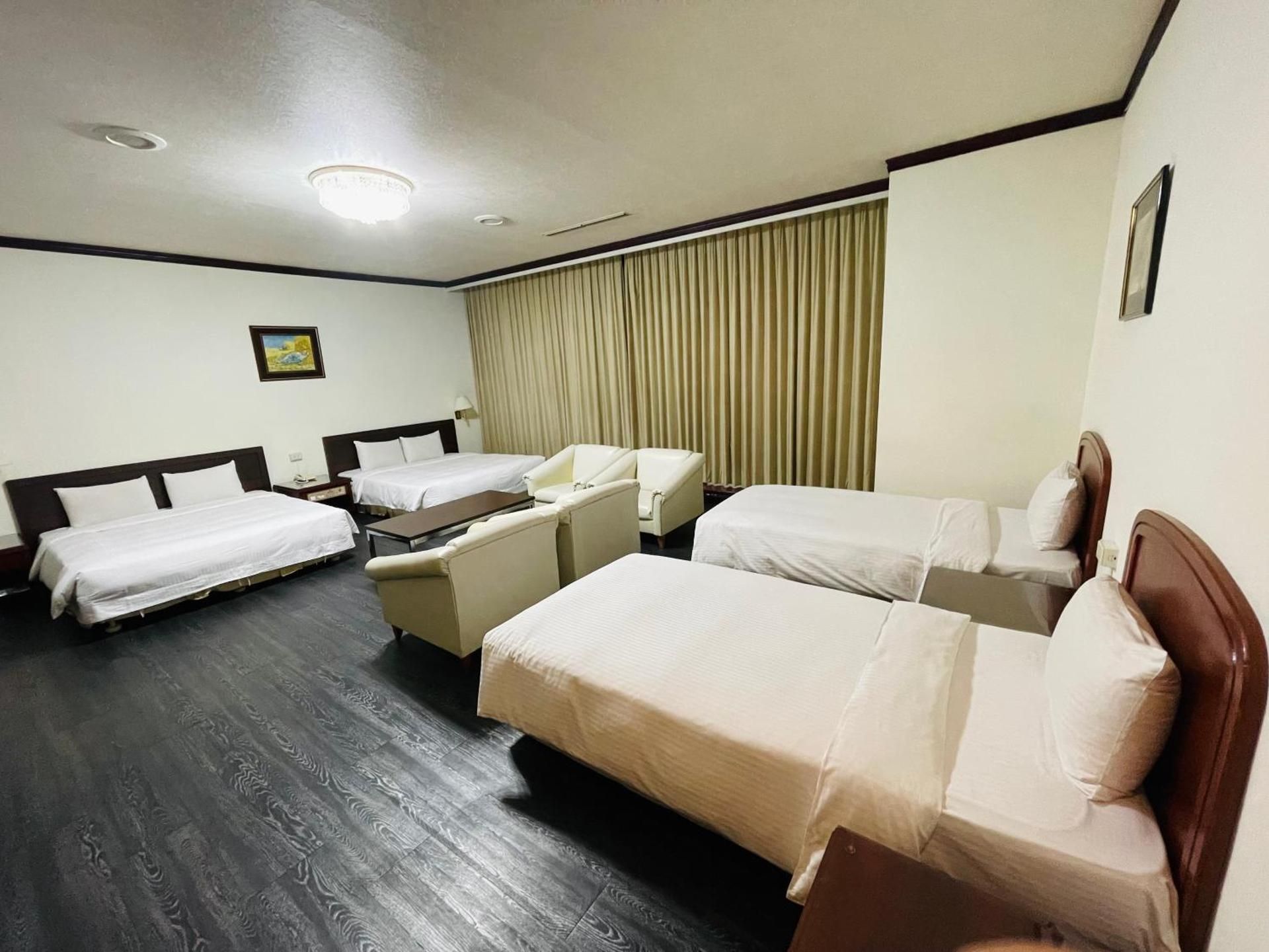 Deluxe Family Room with Free Parking