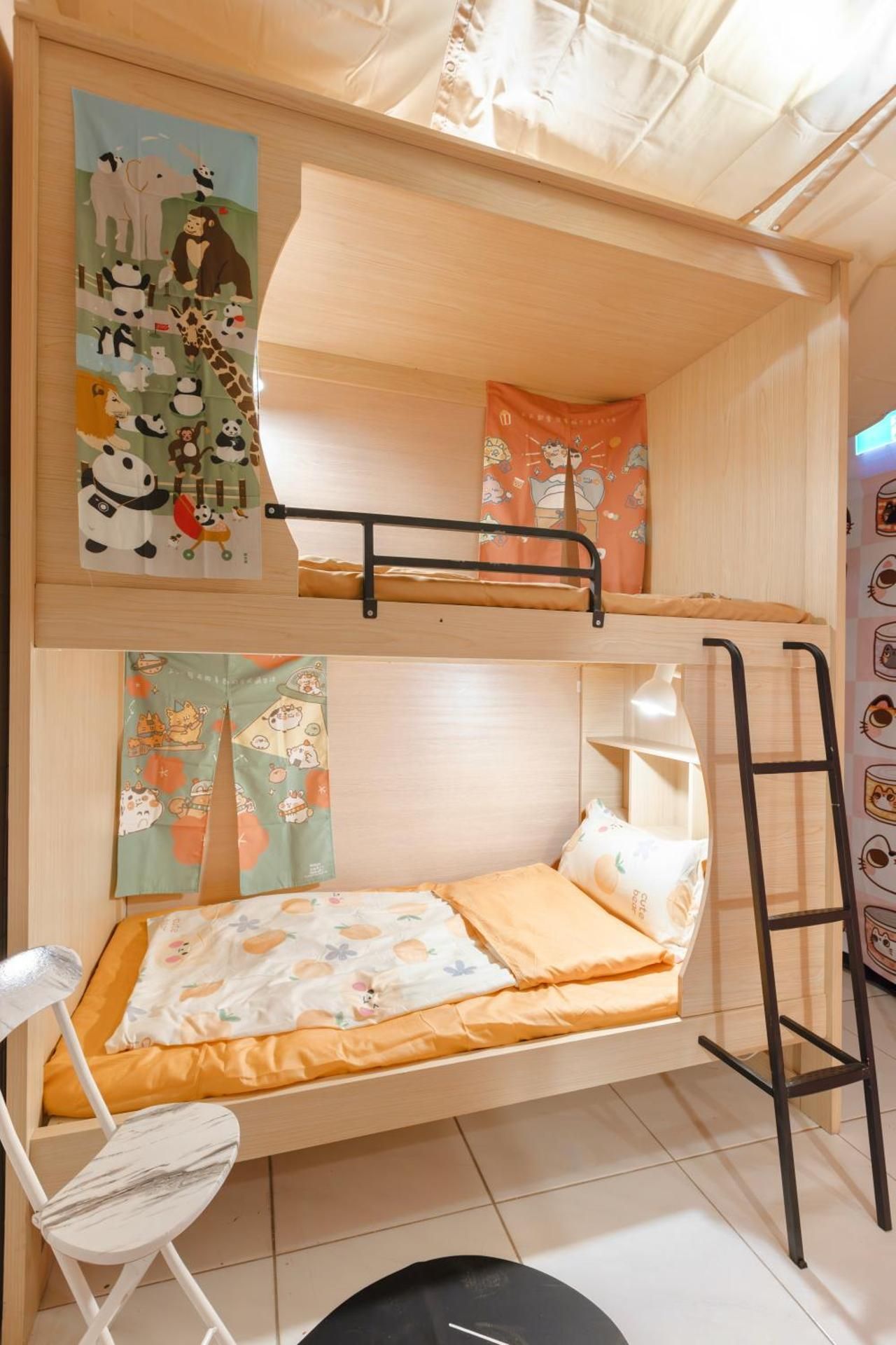 Single Bed in Dormitory with Shared Bathroom