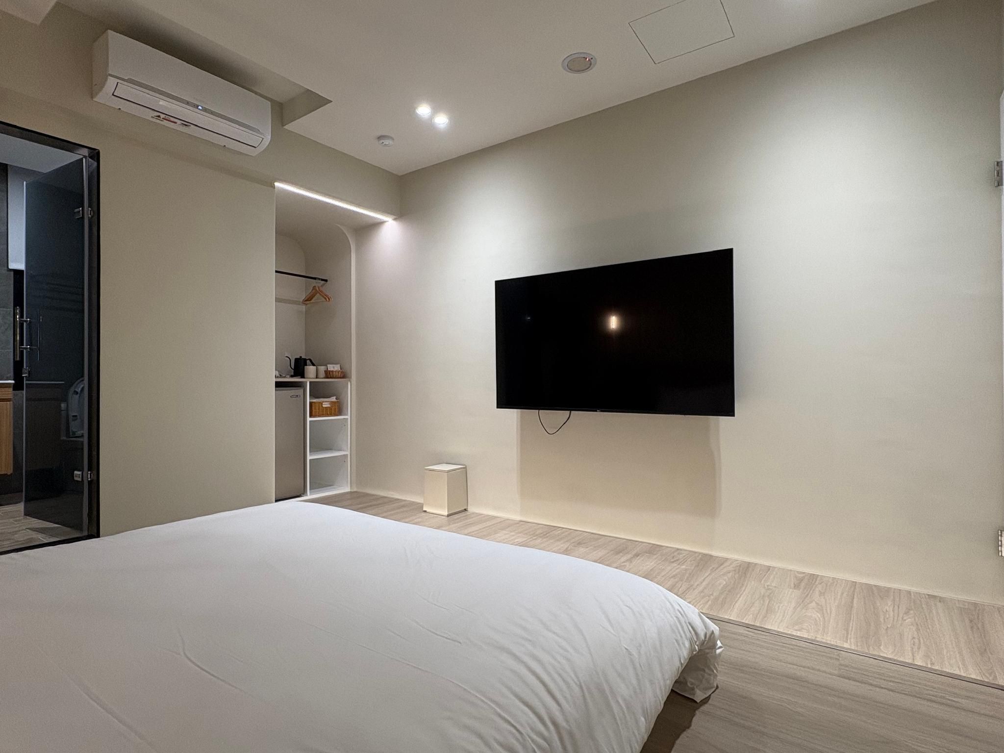 Deluxe Queen Room - Non-Smoking