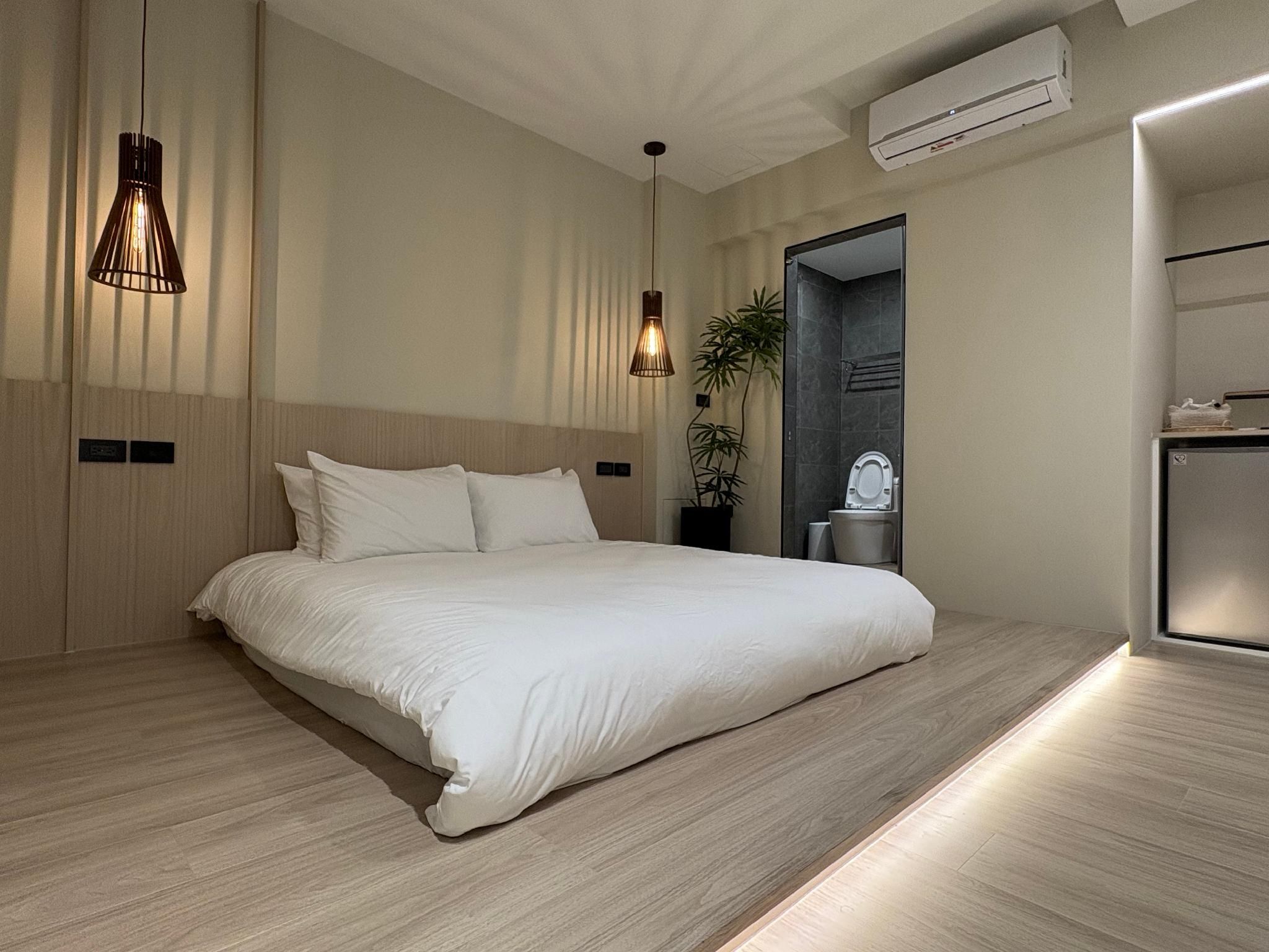 Deluxe Queen Room - Non-Smoking