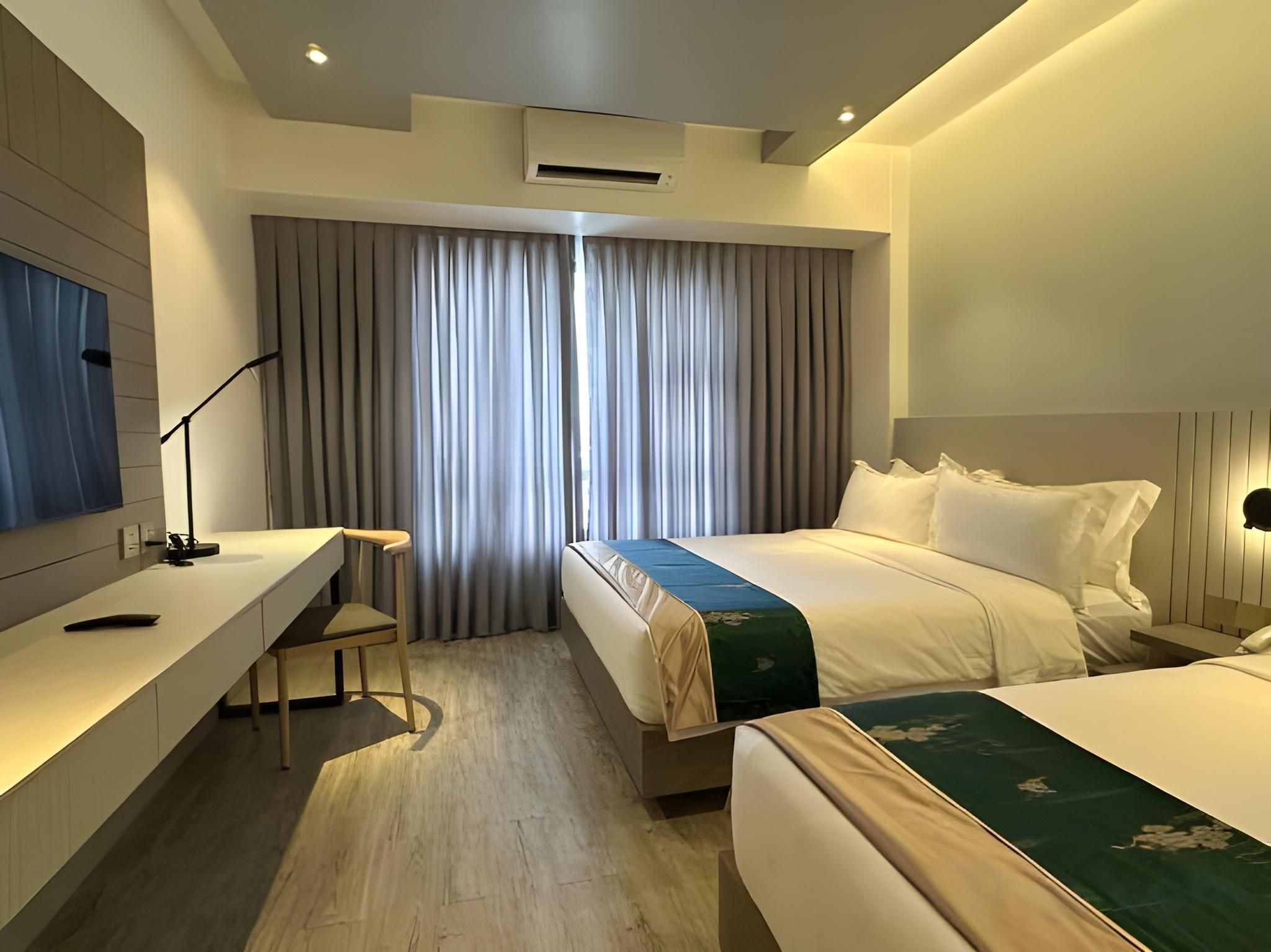 Premier Deluxe Triple Room