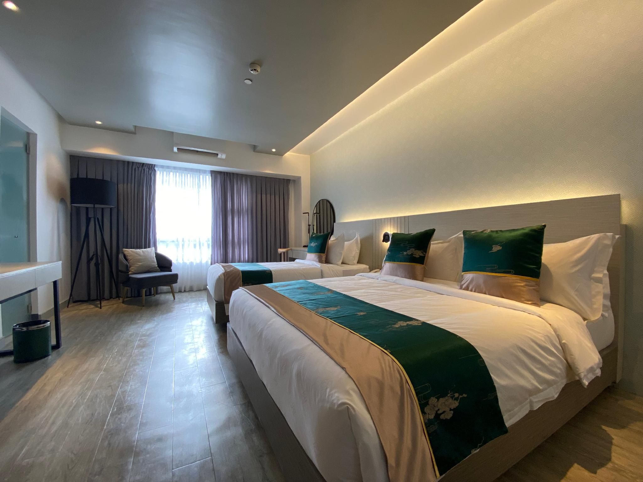 Premier Deluxe Triple Room