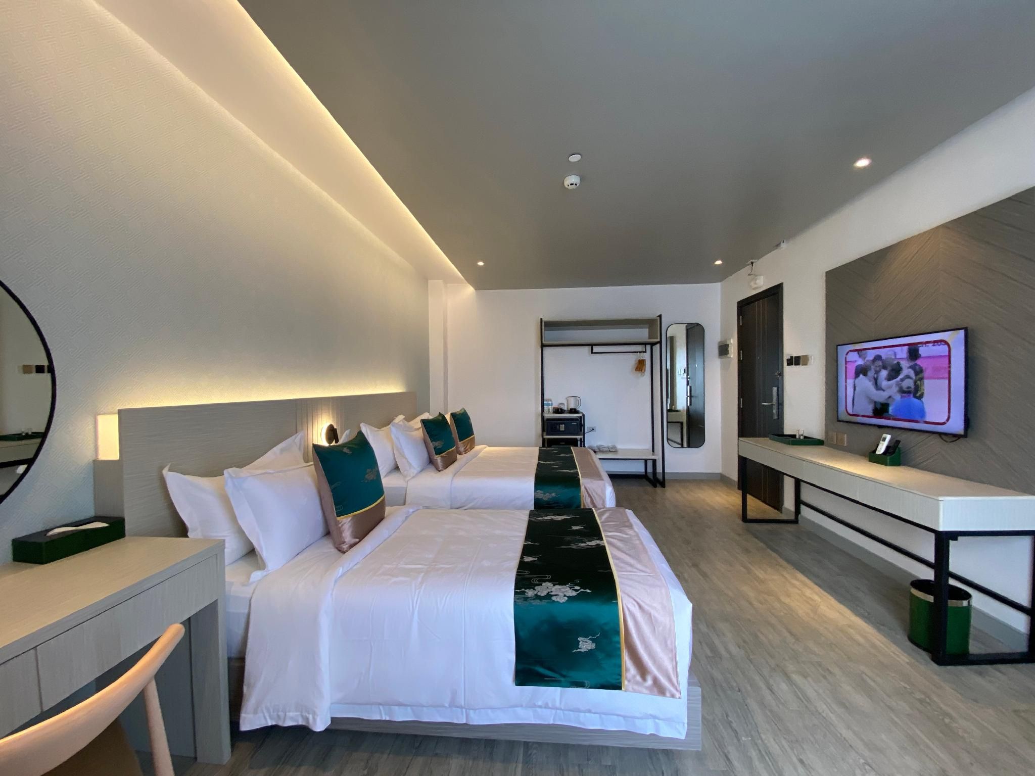 Premier Deluxe Triple Room