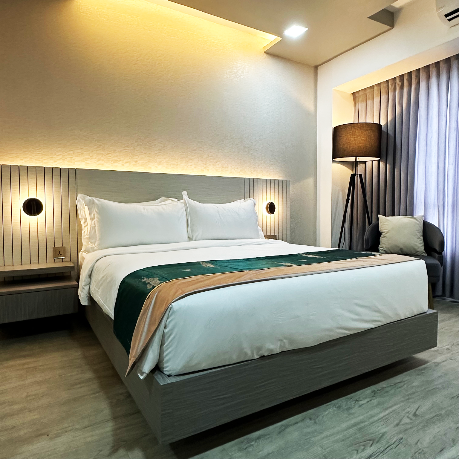 Superior - 1 Queen Bed