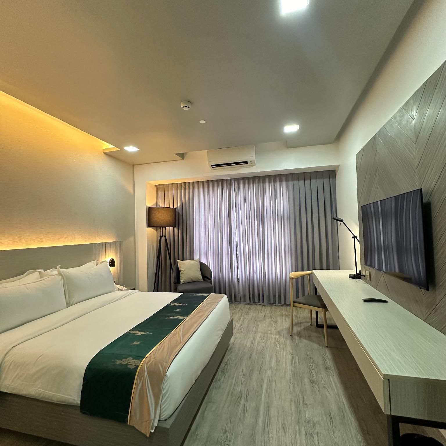 Superior - 1 Queen Bed