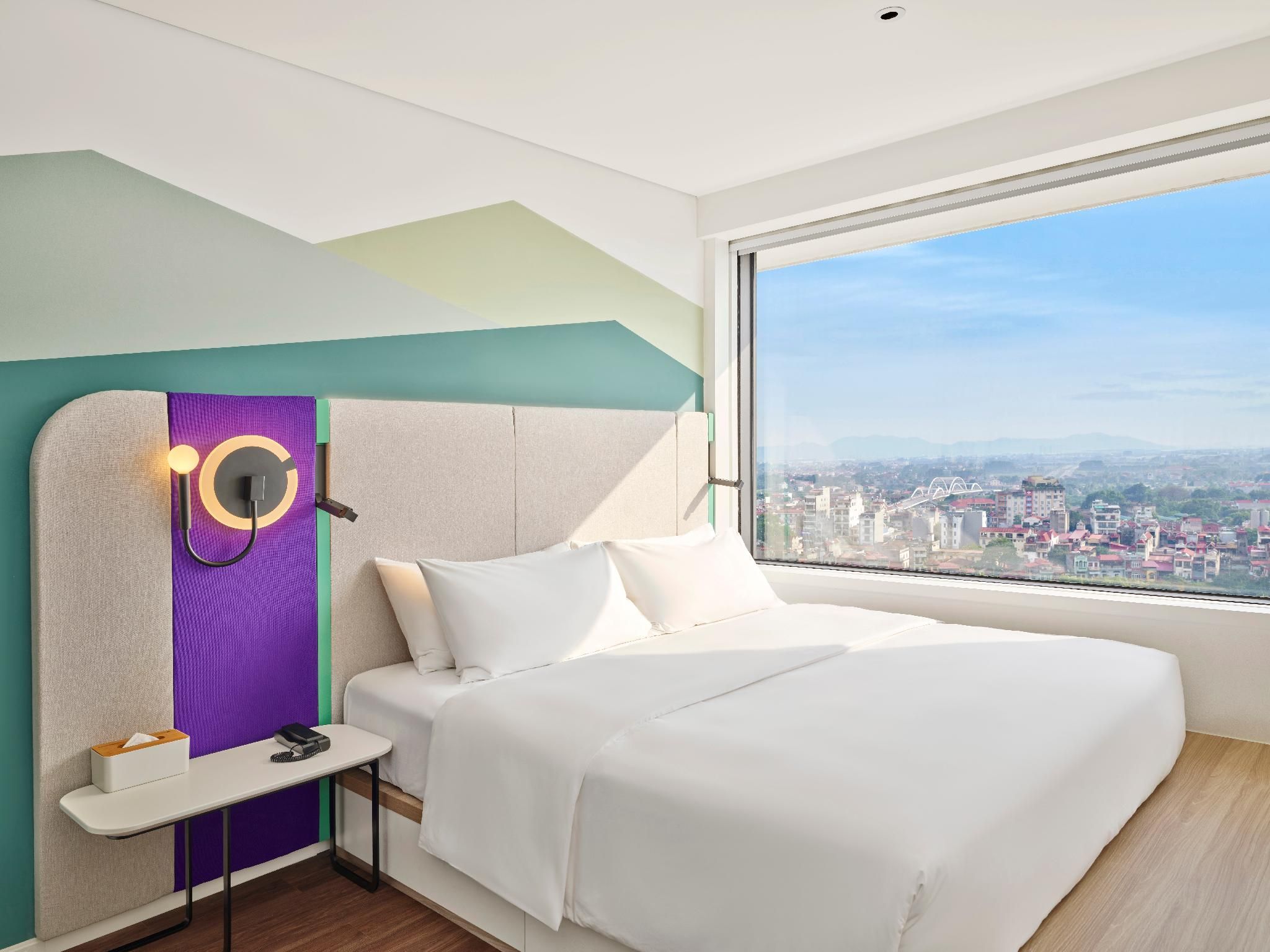 Tru by Hilton Bac Giang City Centre 1 King Bed Room 2