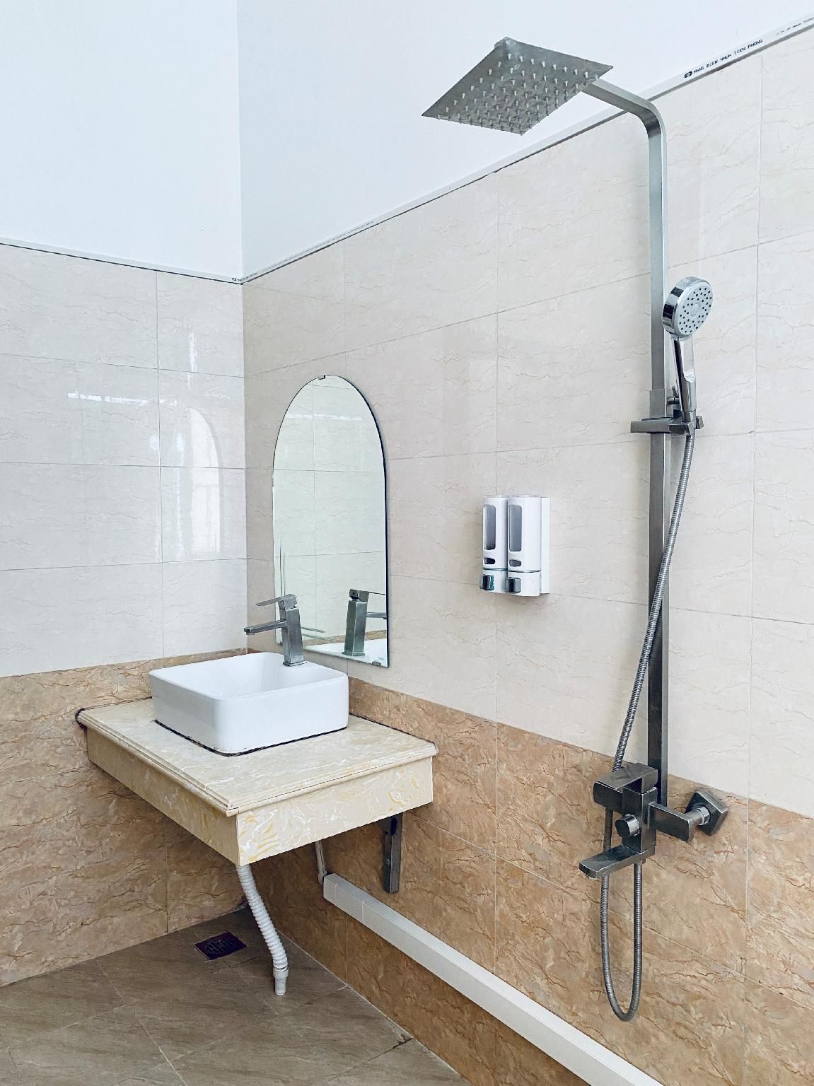 Hương Sen hotel Quadruple Room 3