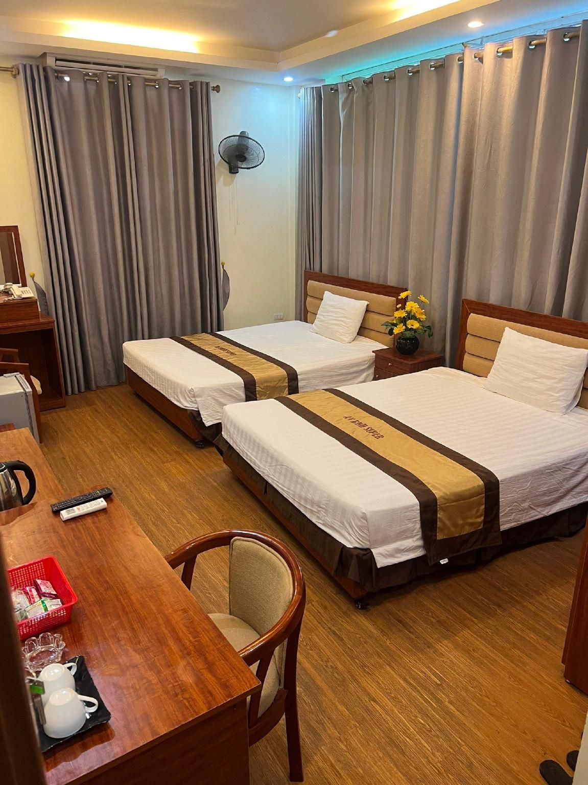 Hương Sen hotel Quadruple Room
