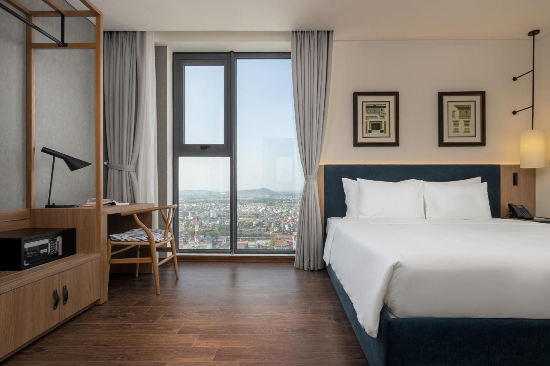 Large Double or Twin Room