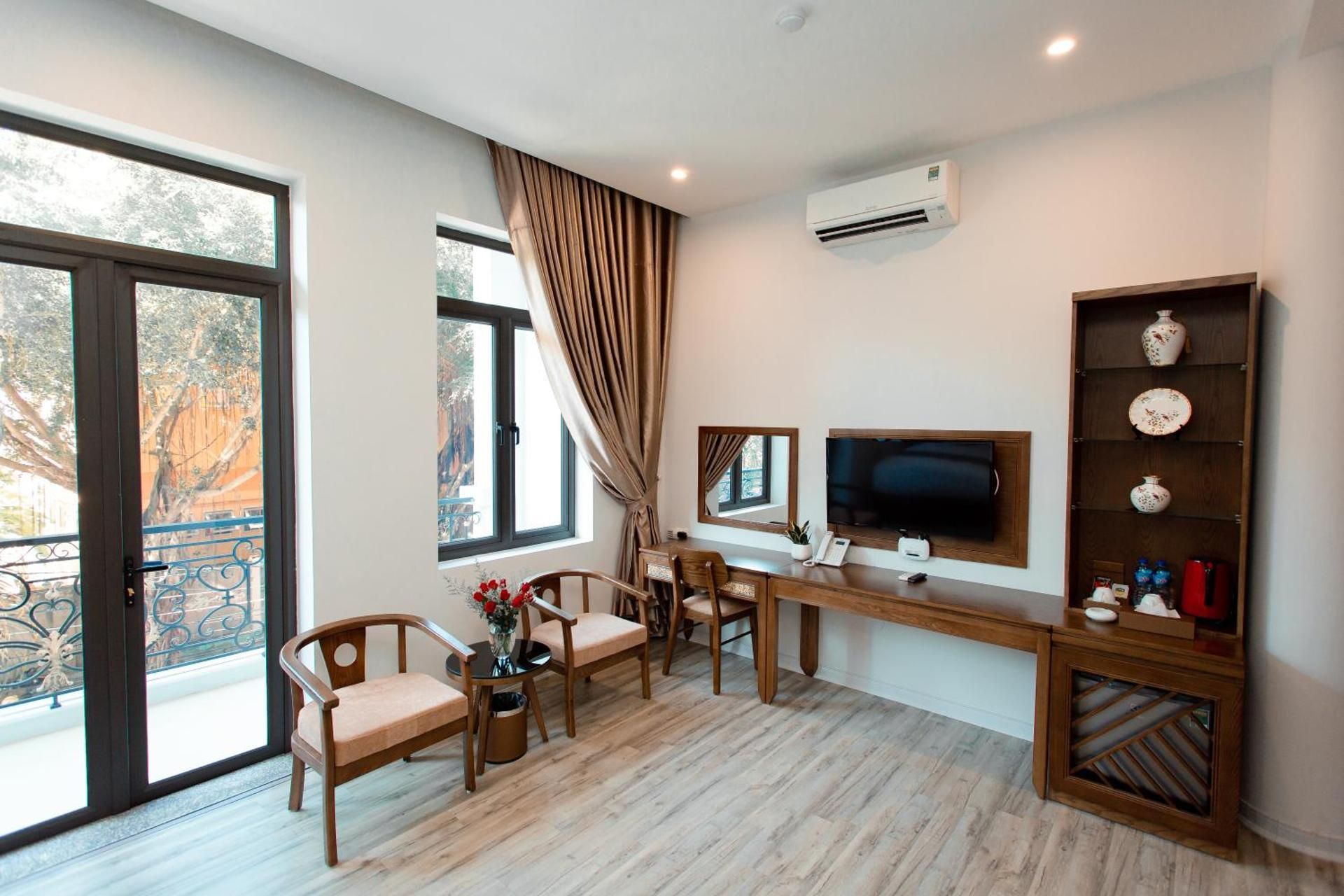 shared lounge/tv area