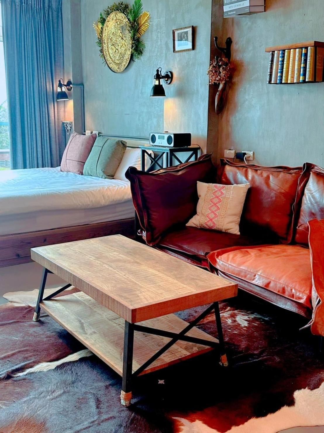 Deluxe Double Room with Side Sea View
