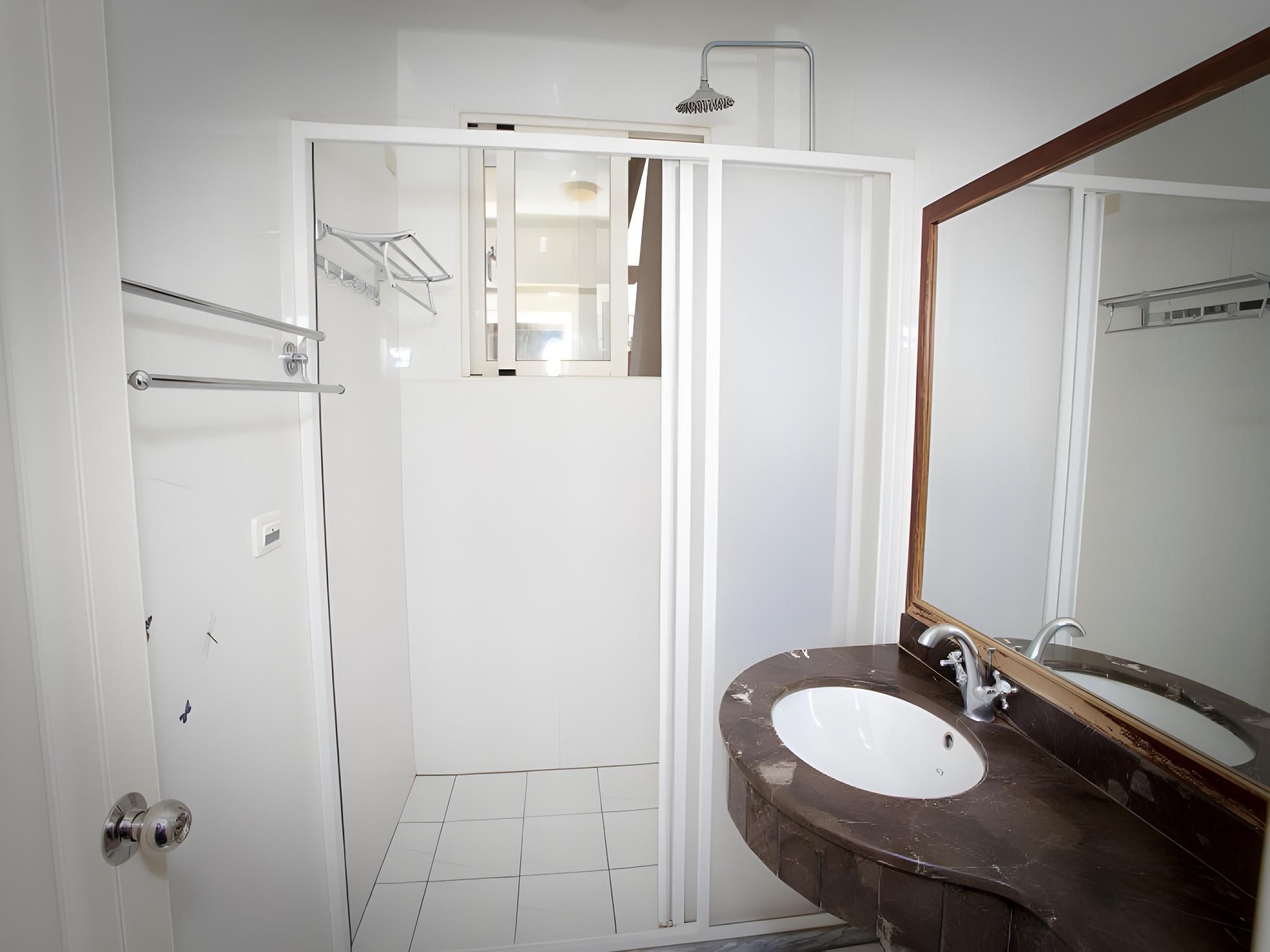 Sunshine Guest House Double with Balcony 3