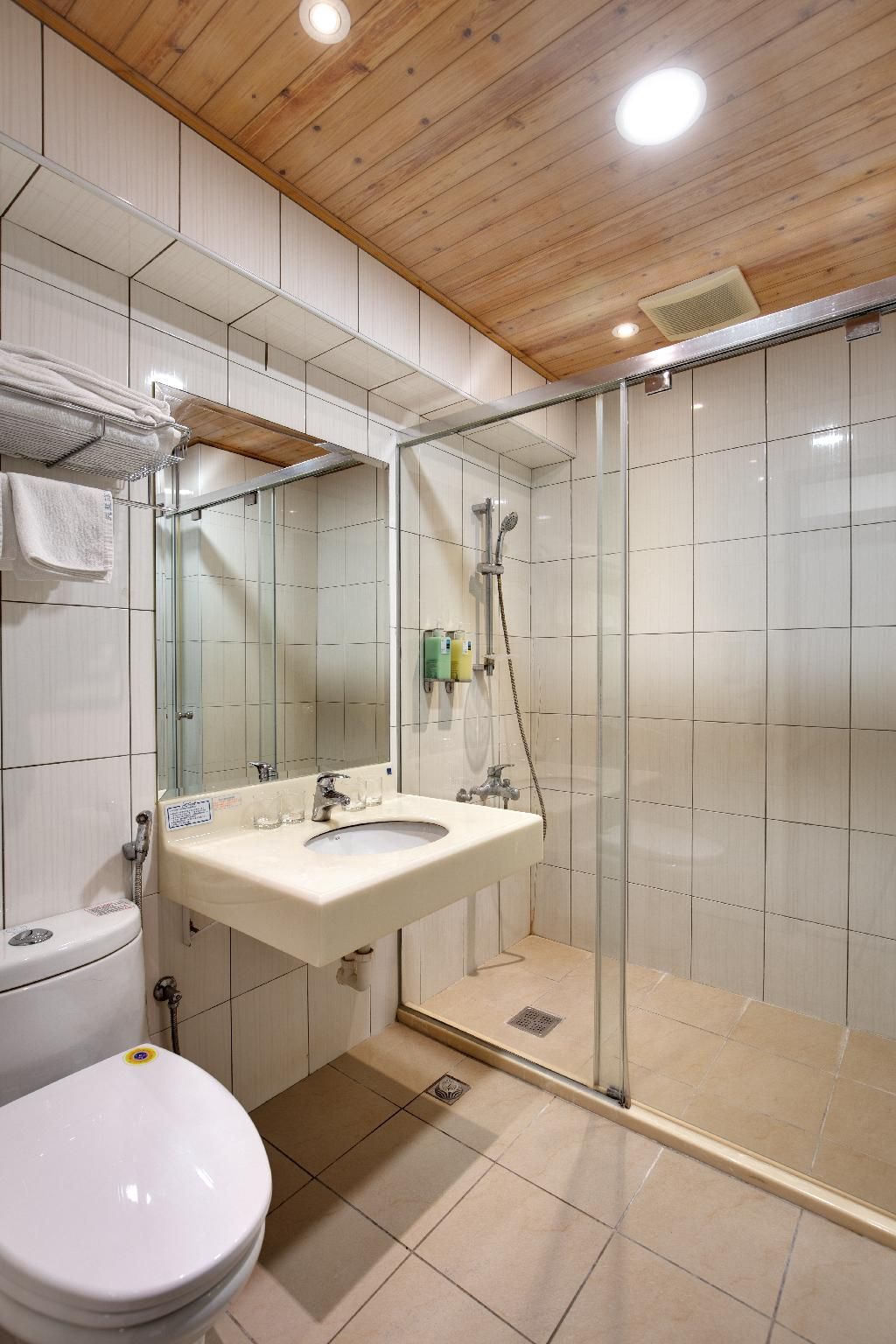 Cullinan Hotel Standard Twin Room - No Parking 3