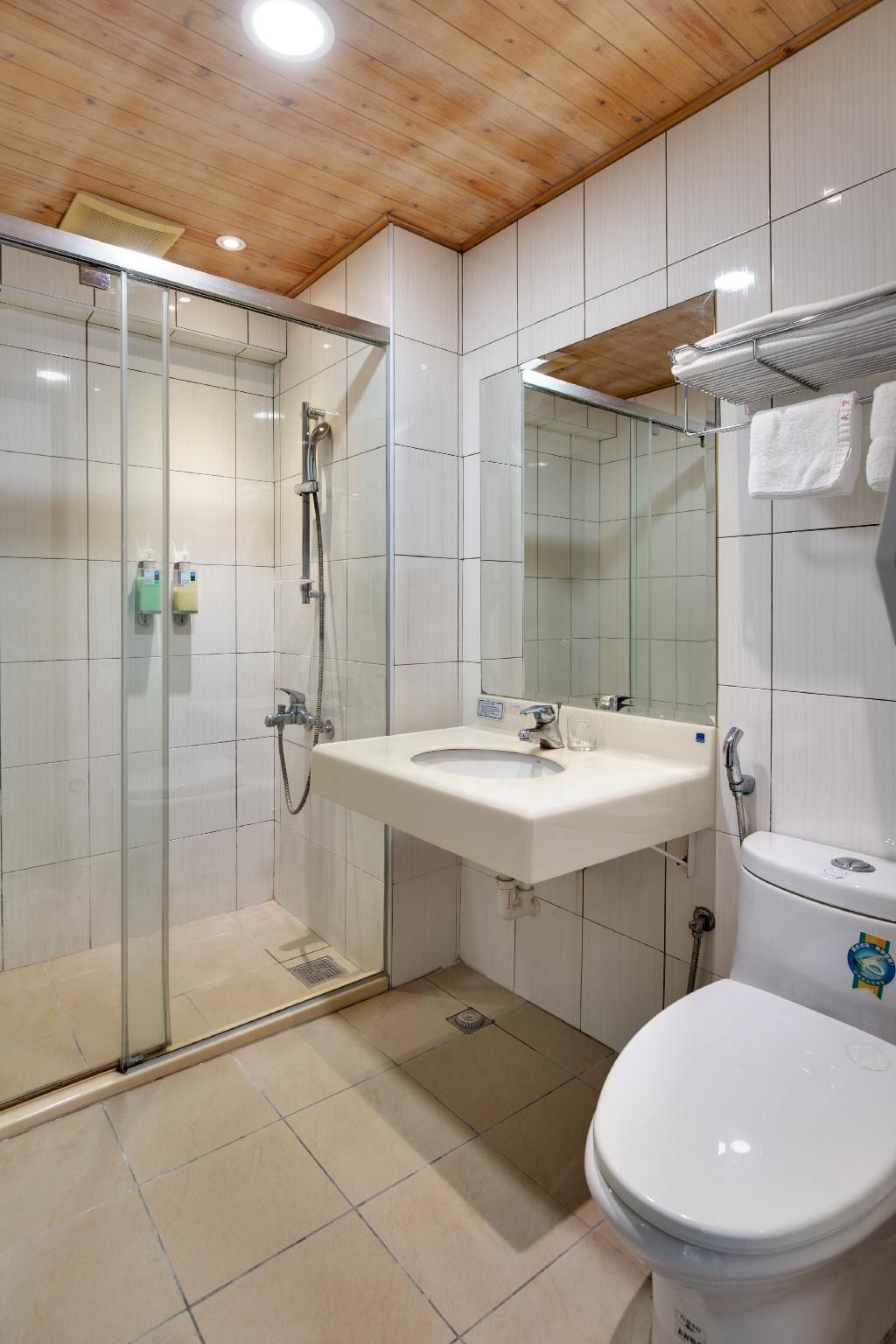 Cullinan Hotel Quadruple Room - No Parking 3