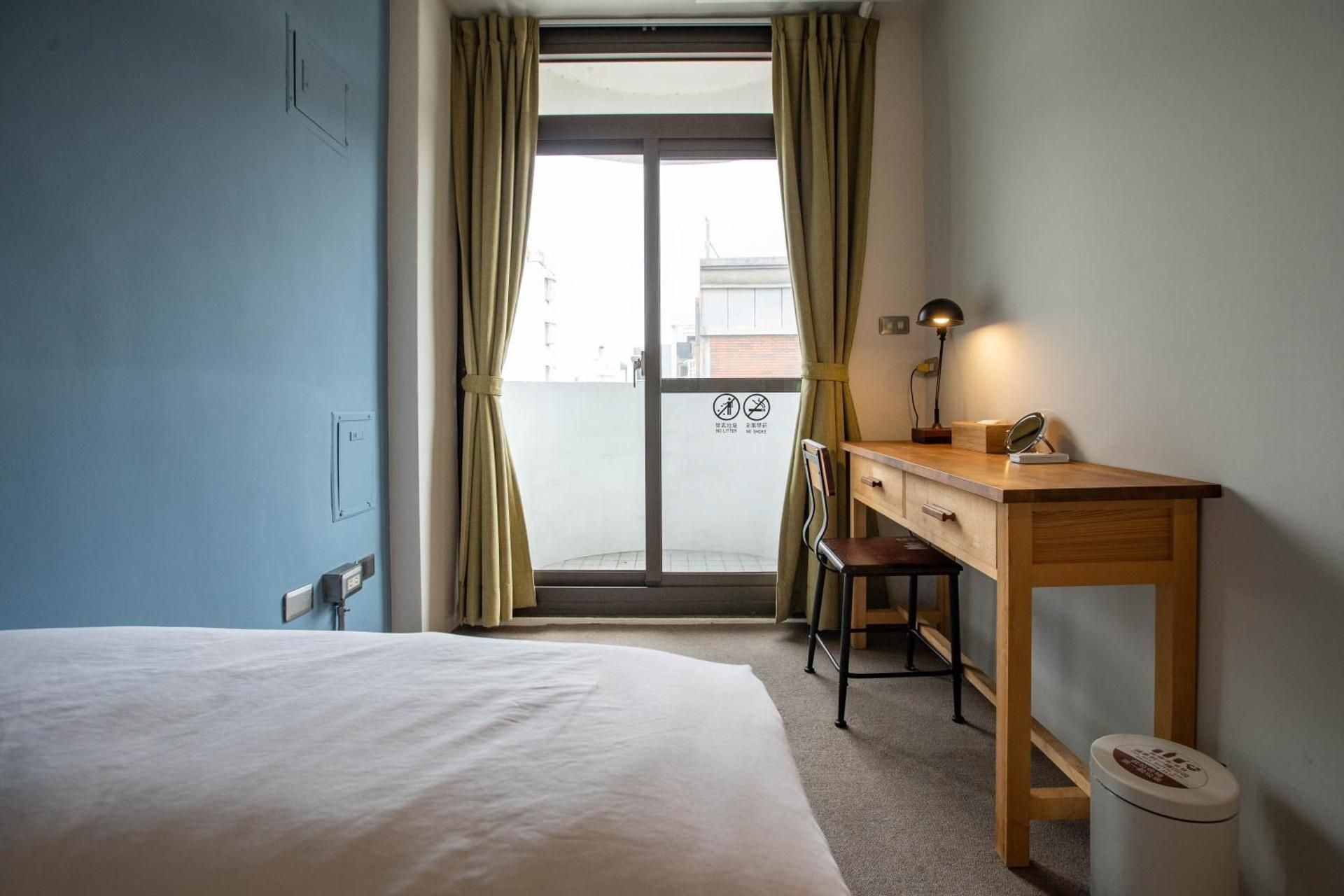 Cozy House Hostel Single Room with Shared Bathroom 3