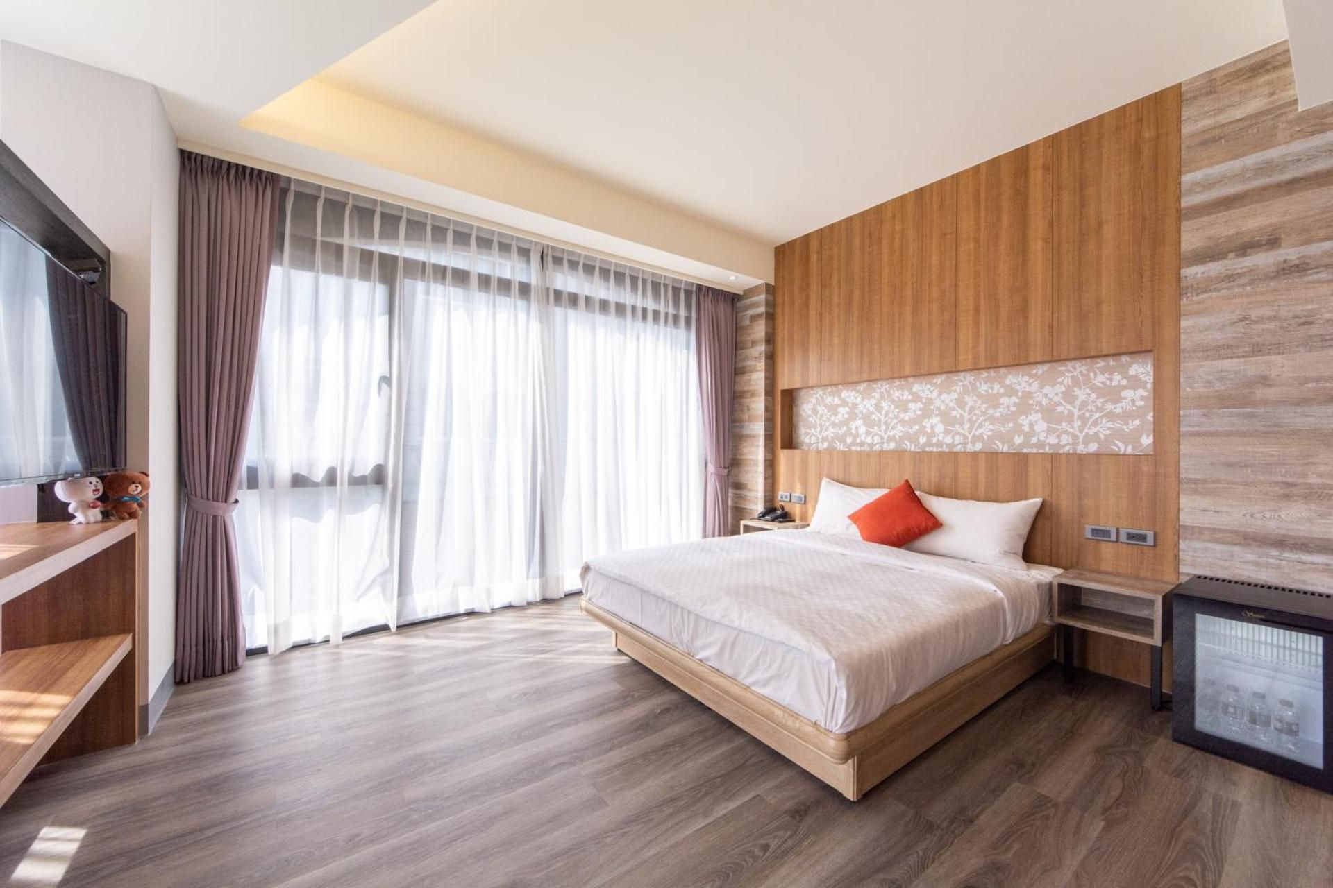 Deluxe Room (2 Adults + 1 Child)