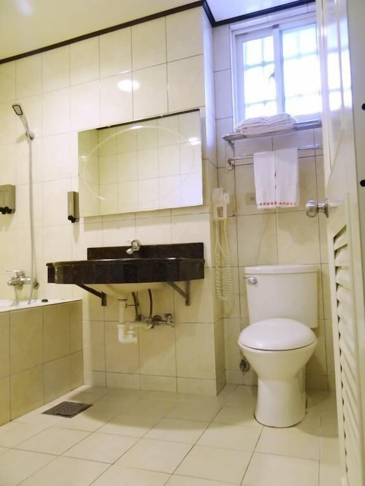 Wuzhou Hotel Business Twin Room 8