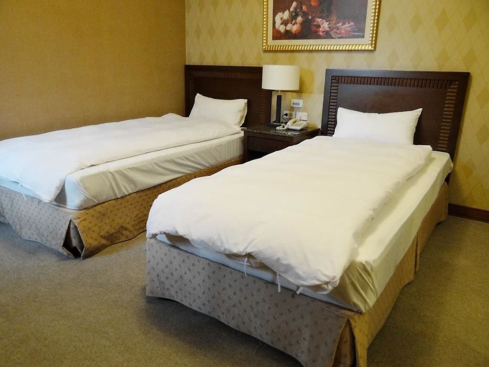 Wuzhou Hotel Business Twin Room 5