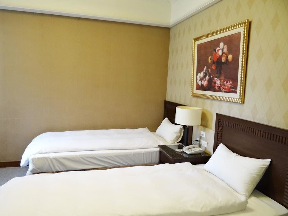 Wuzhou Hotel Business Twin Room 3