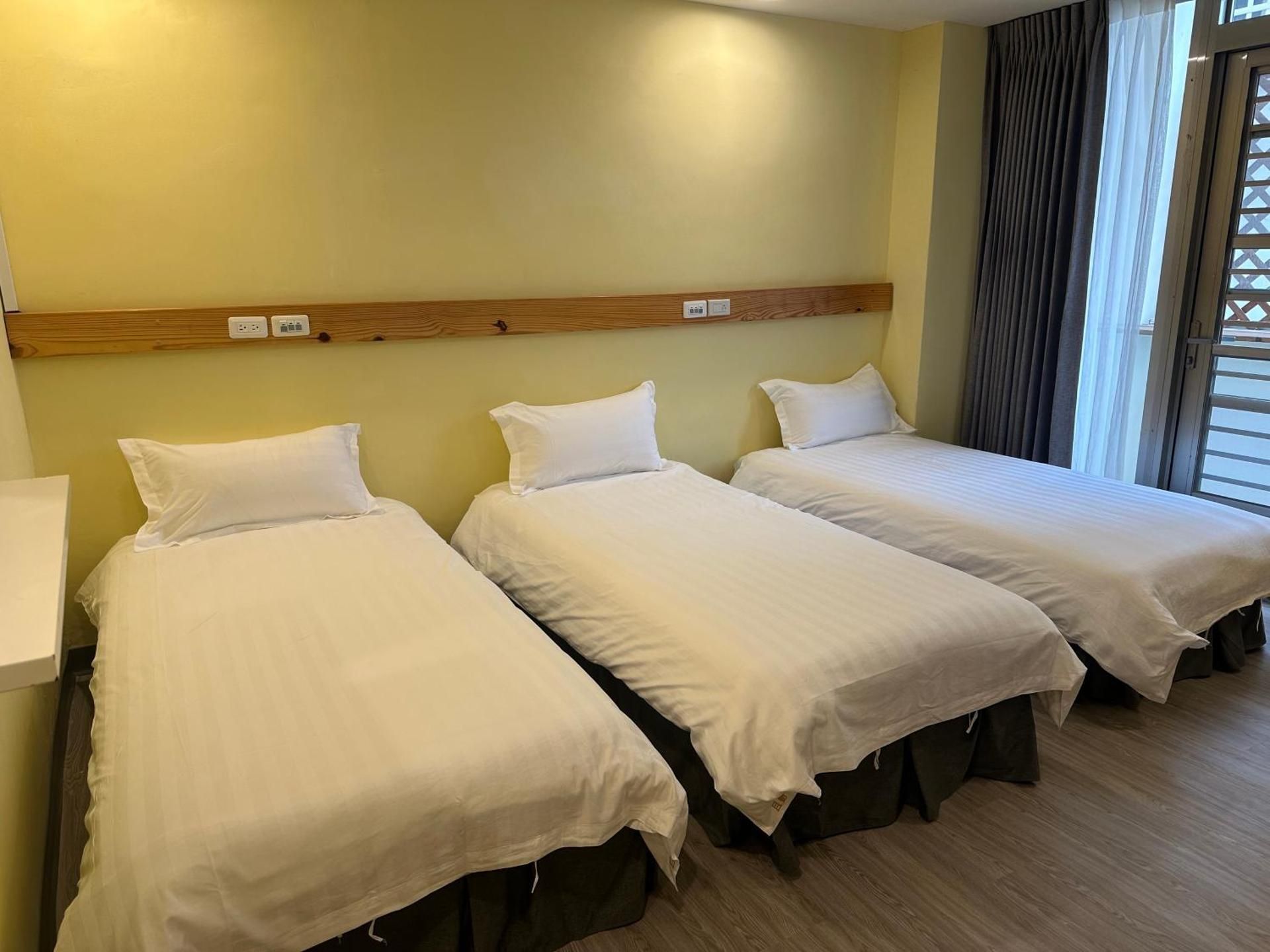 Triple Bedroom - with 3 Single Bed