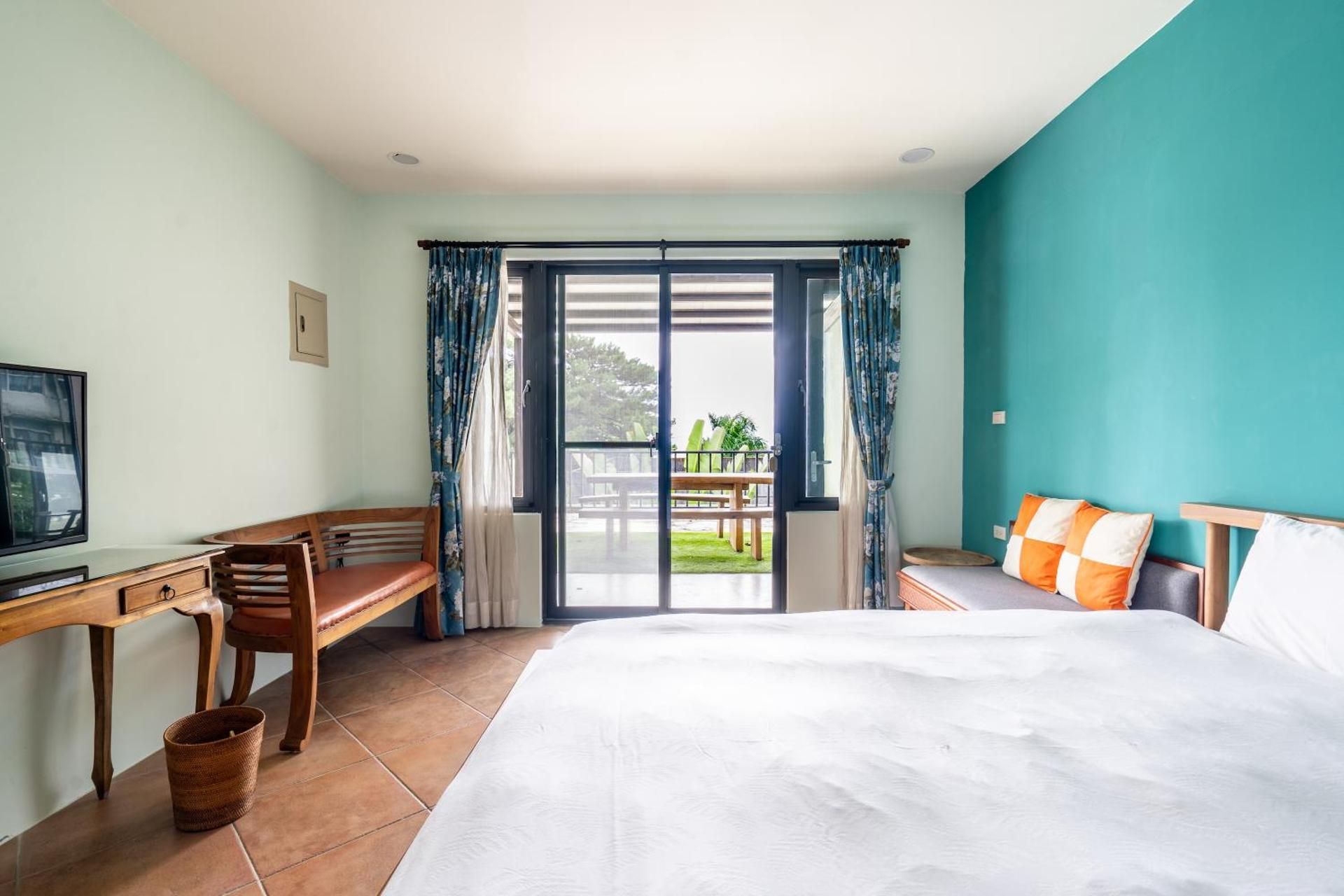Deluxe Double Room with Bathtub