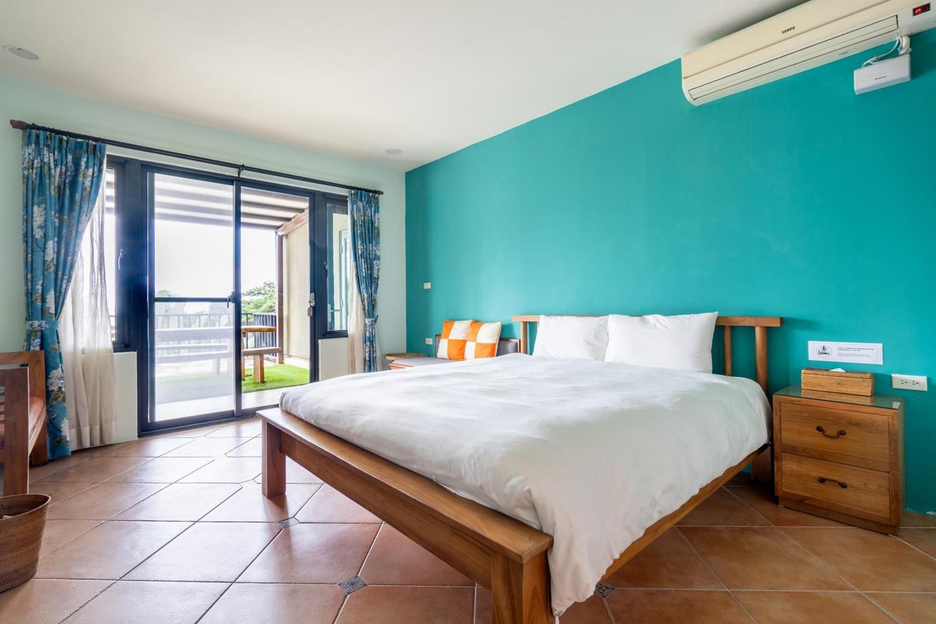 Deluxe Double Room with Bathtub
