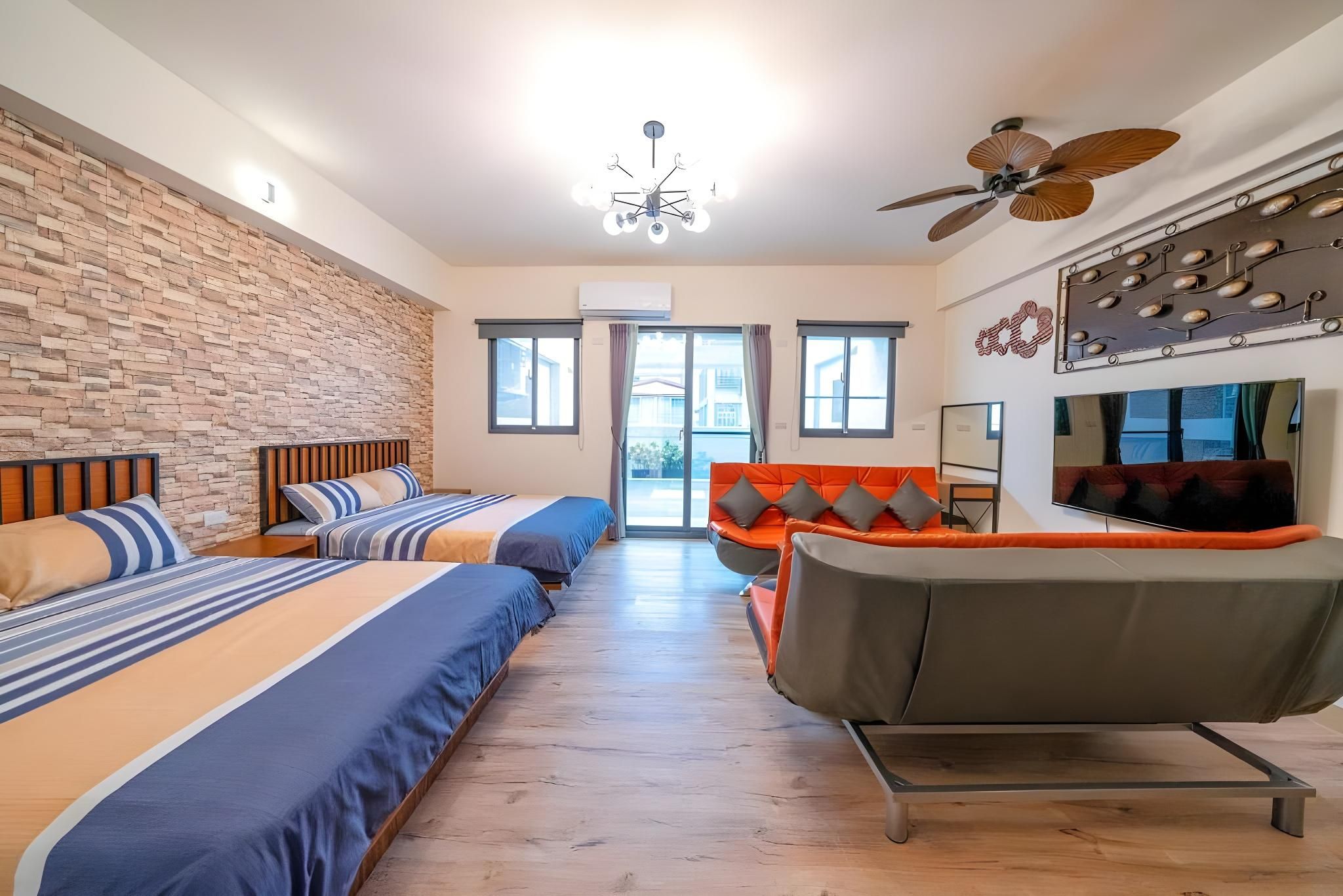 Deluxe Quadruple Room with Bathtub