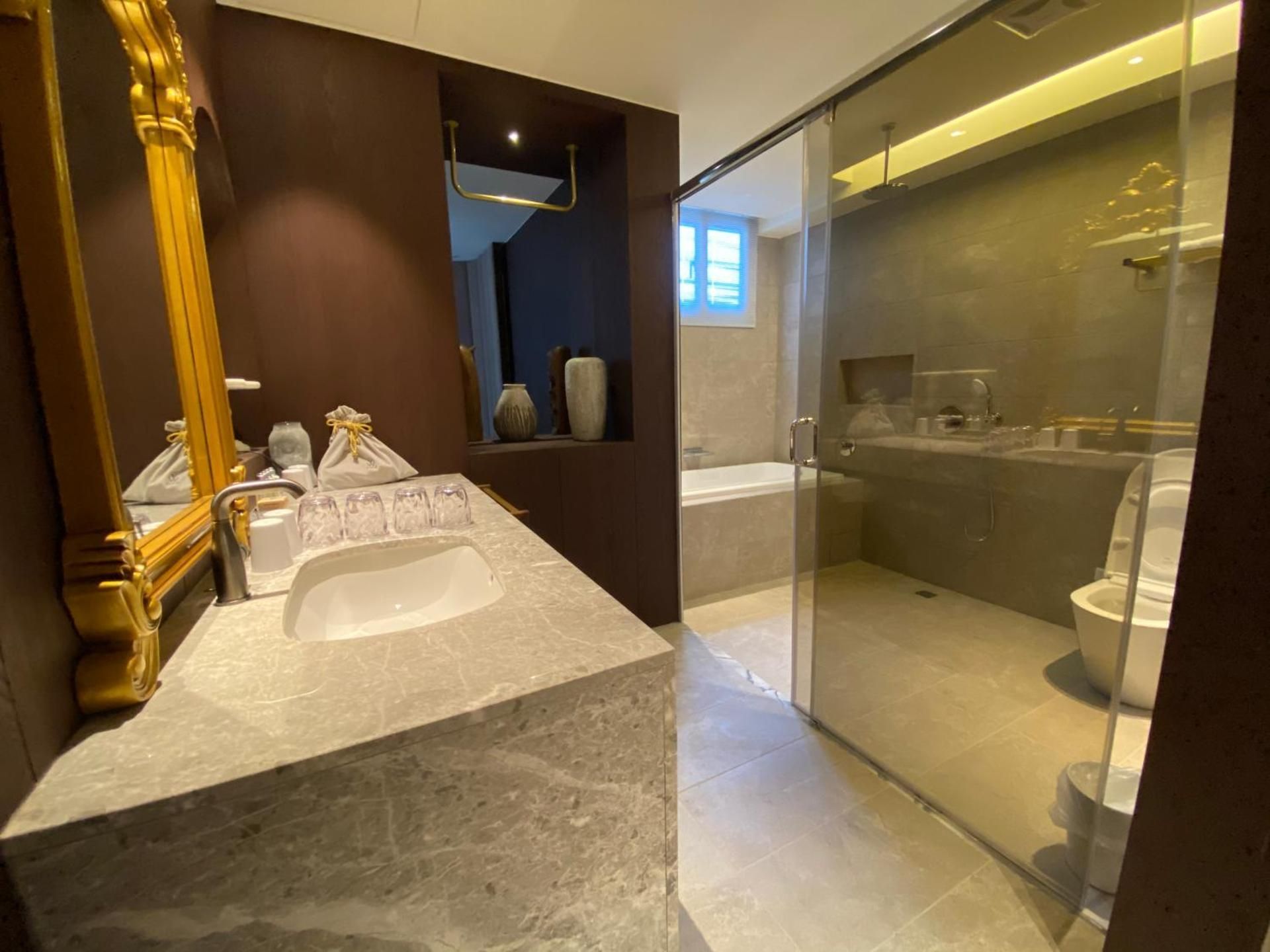 Deluxe Double Room (2 Adults + 1 Child)