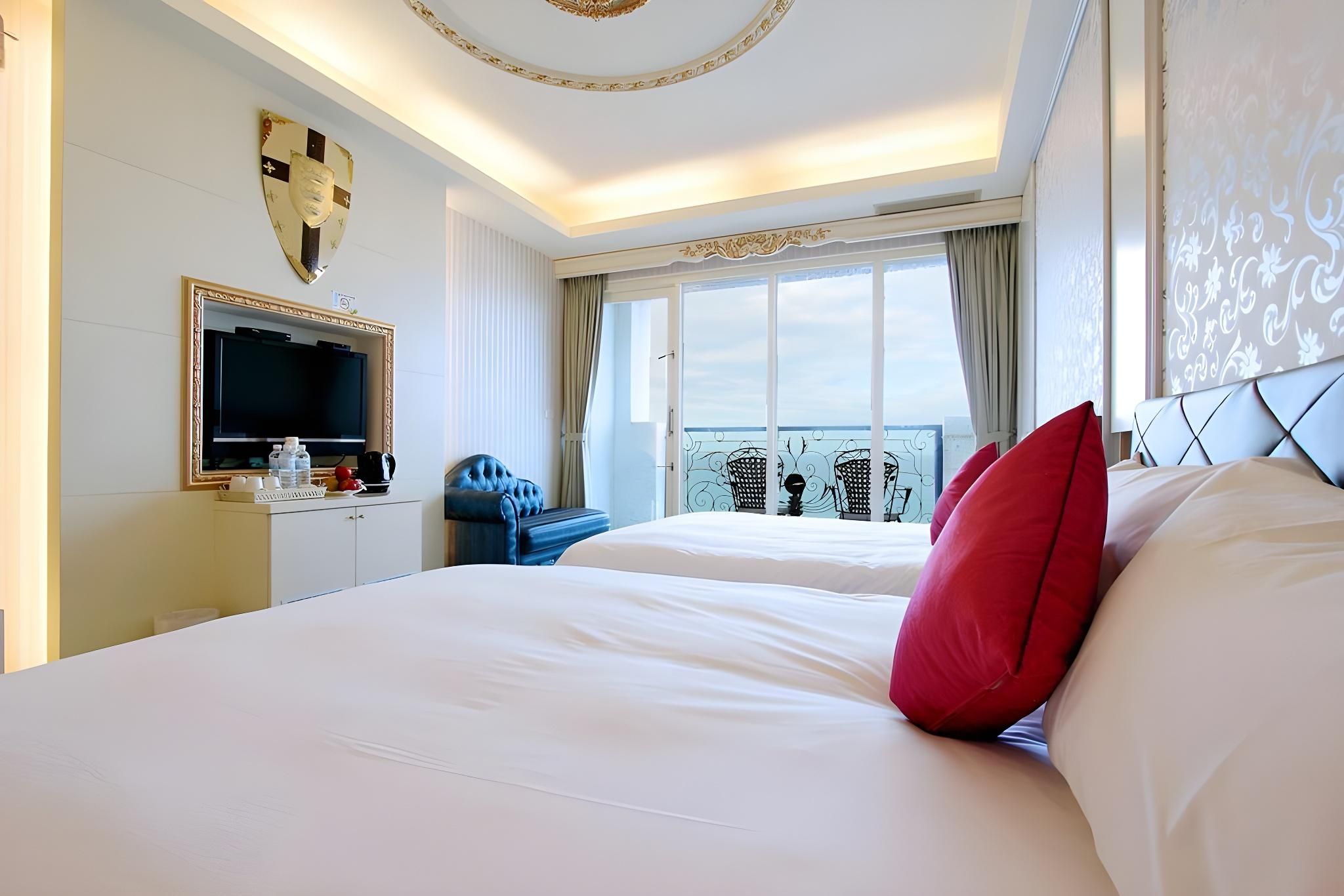 Family Sea View Room with Balcony