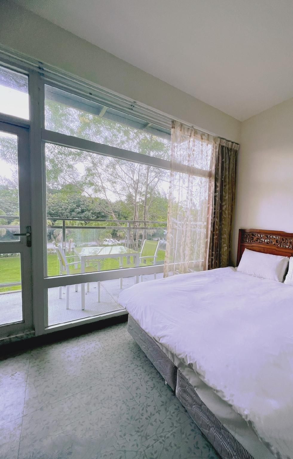 Deluxe Room with Bathtub