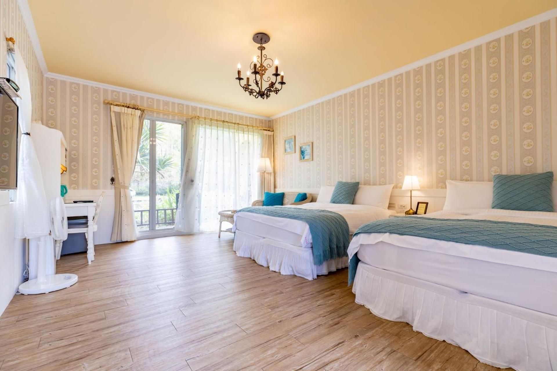 Flower Happiness Homestay                                                   Standard Quadruple Room