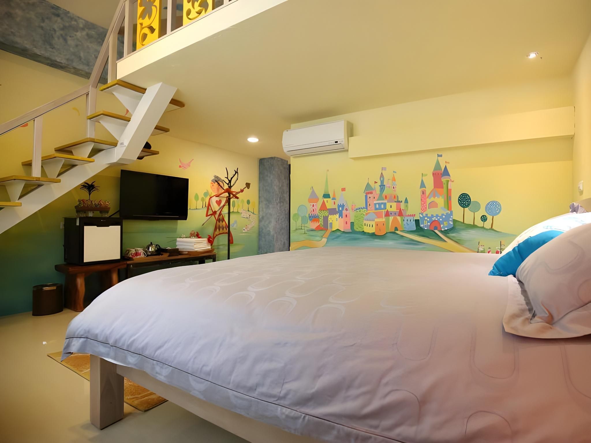 The-Wonderland Bed and Breakfast Family Room 2