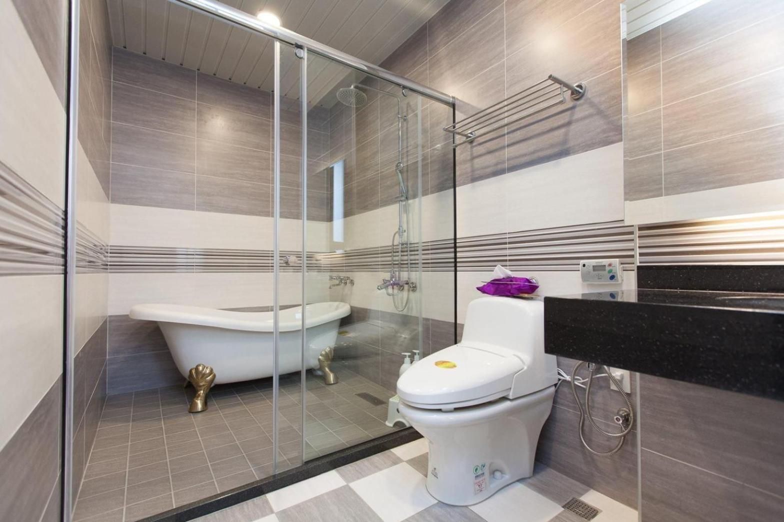 Triple Room with Bathtub