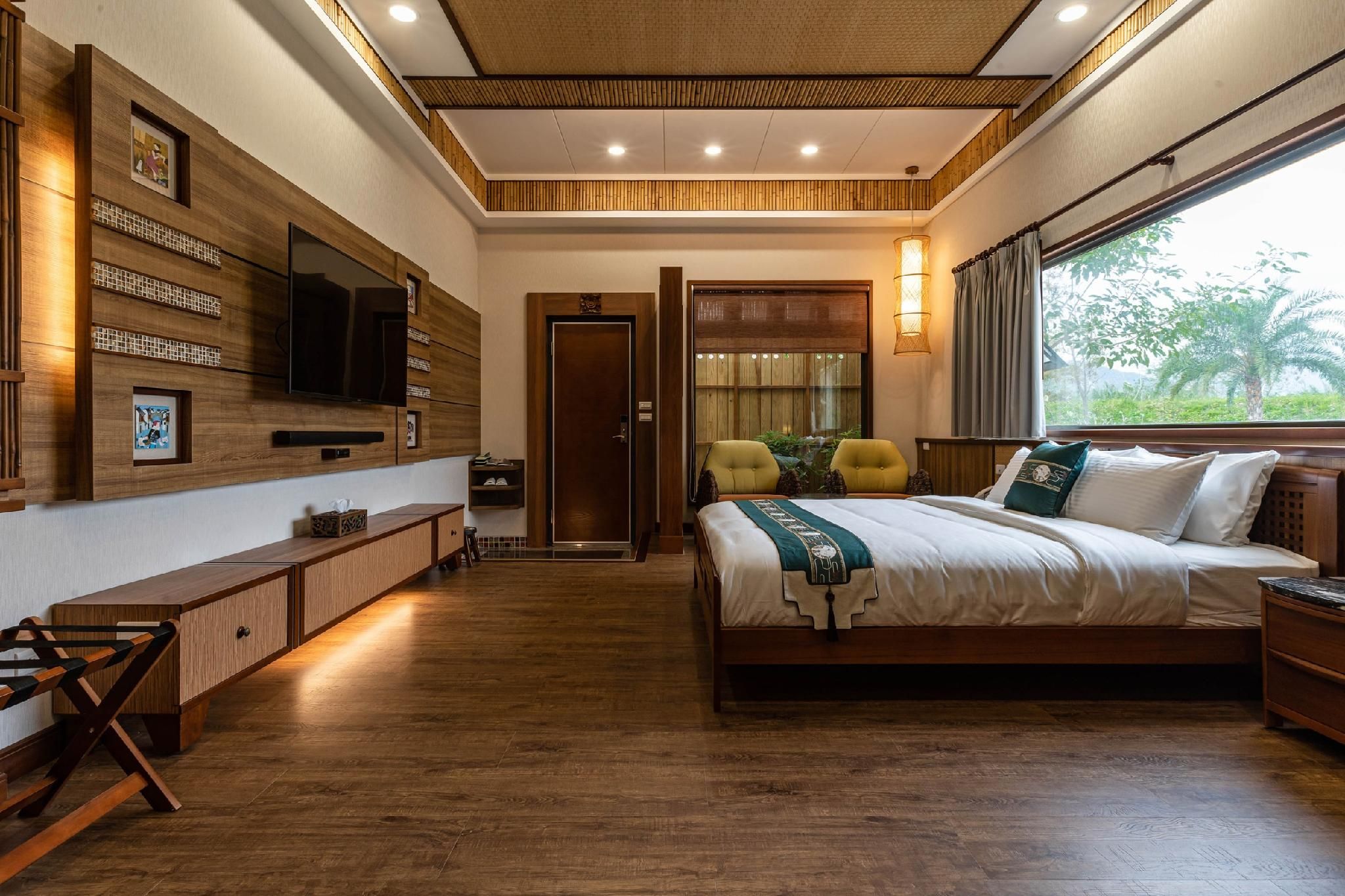 Deluxe Double Room with Bathtub