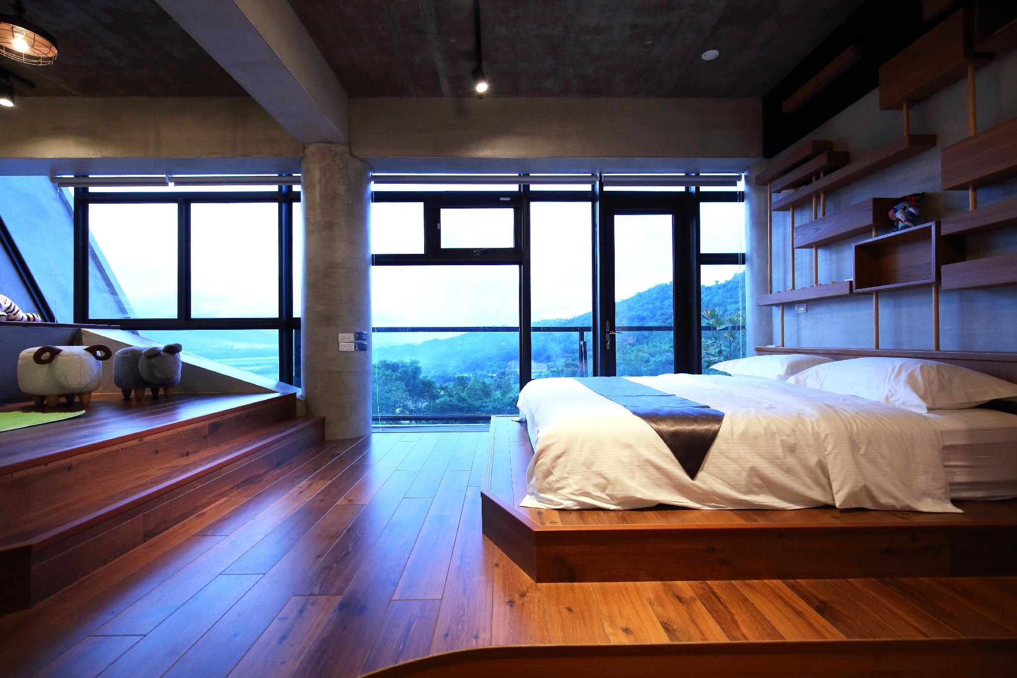 Revika BnB 1 King Bed with Balcony