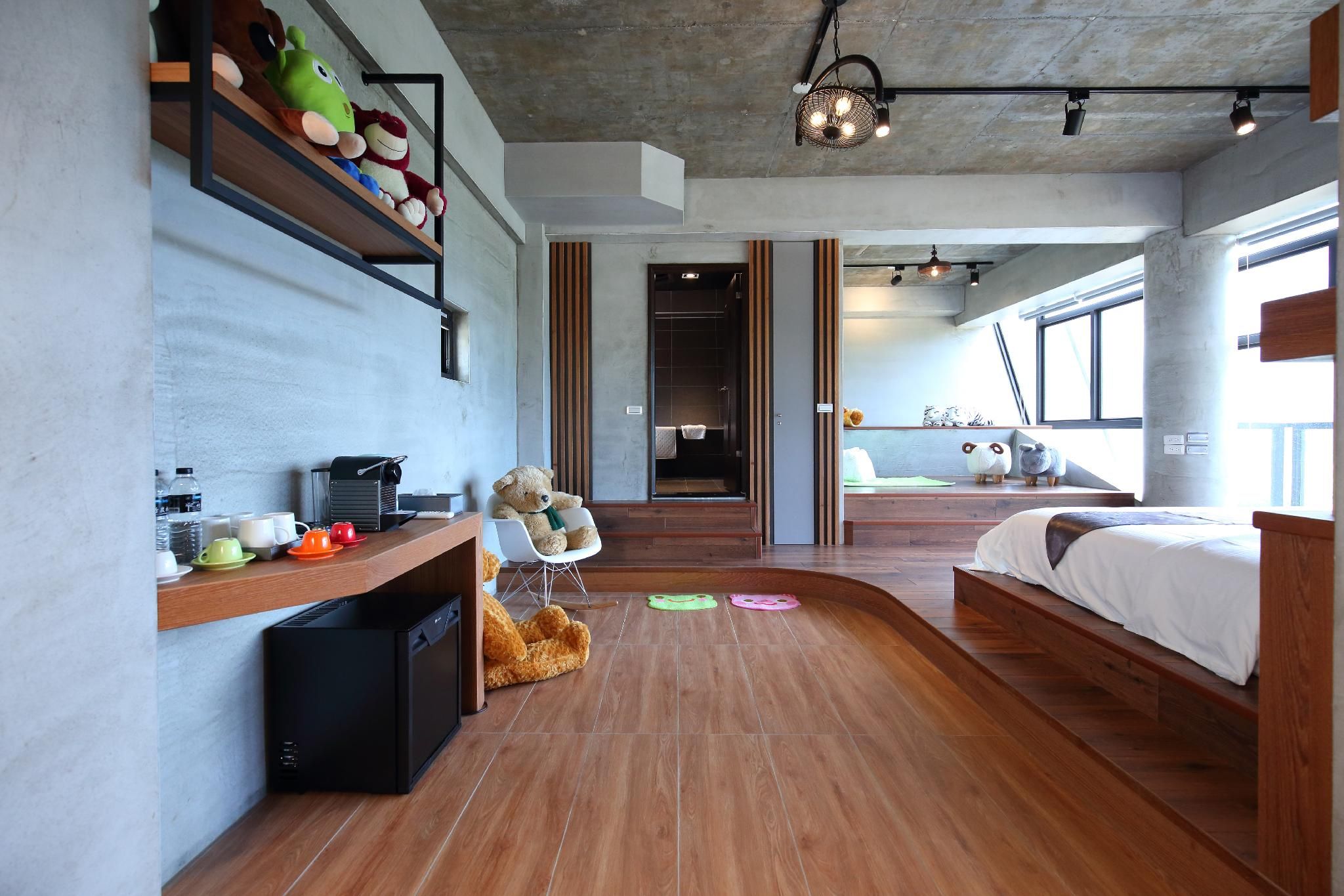 Revika BnB 1 King Bed with Balcony 3