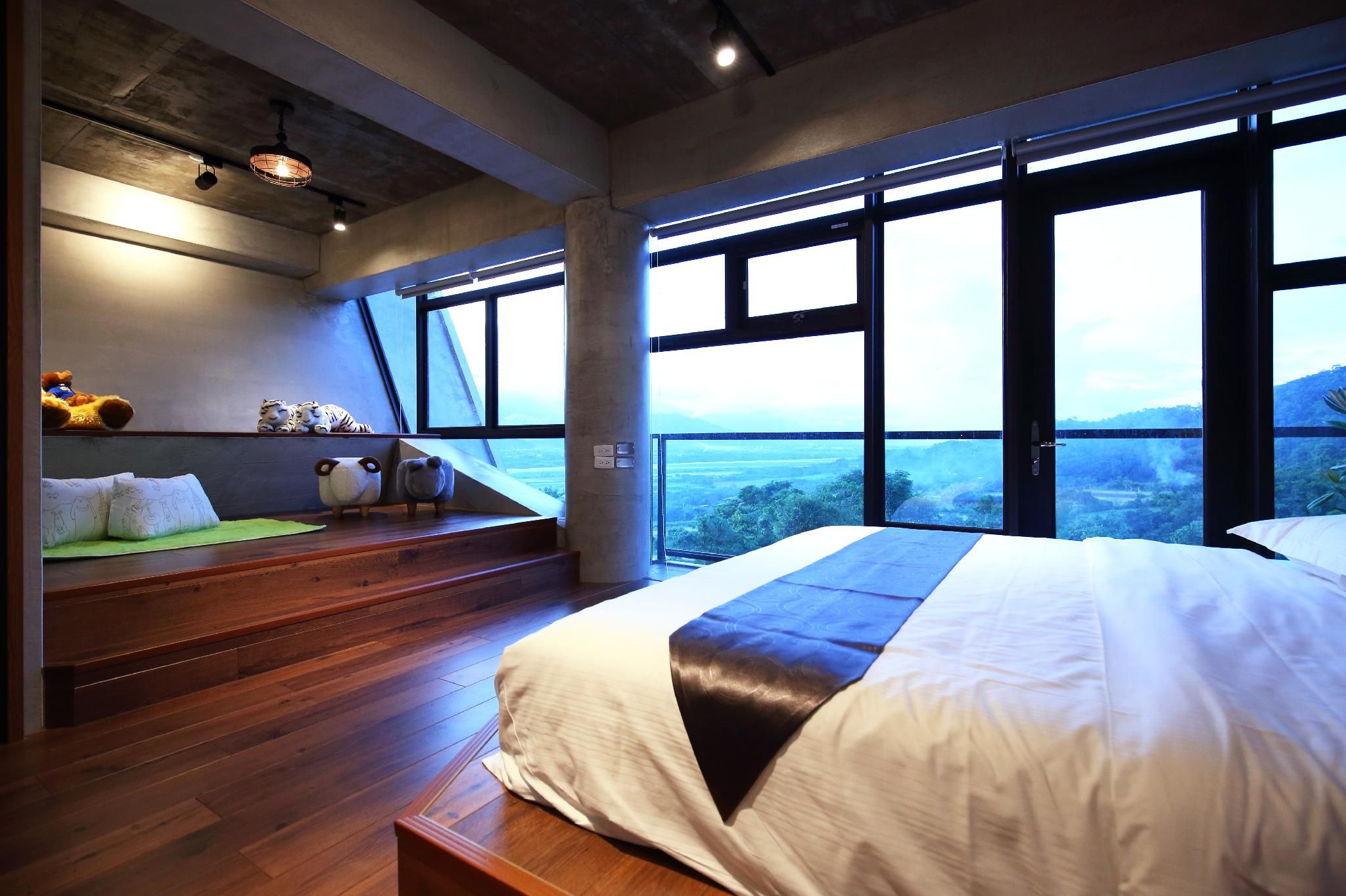 Revika BnB 1 King Bed with Balcony 2