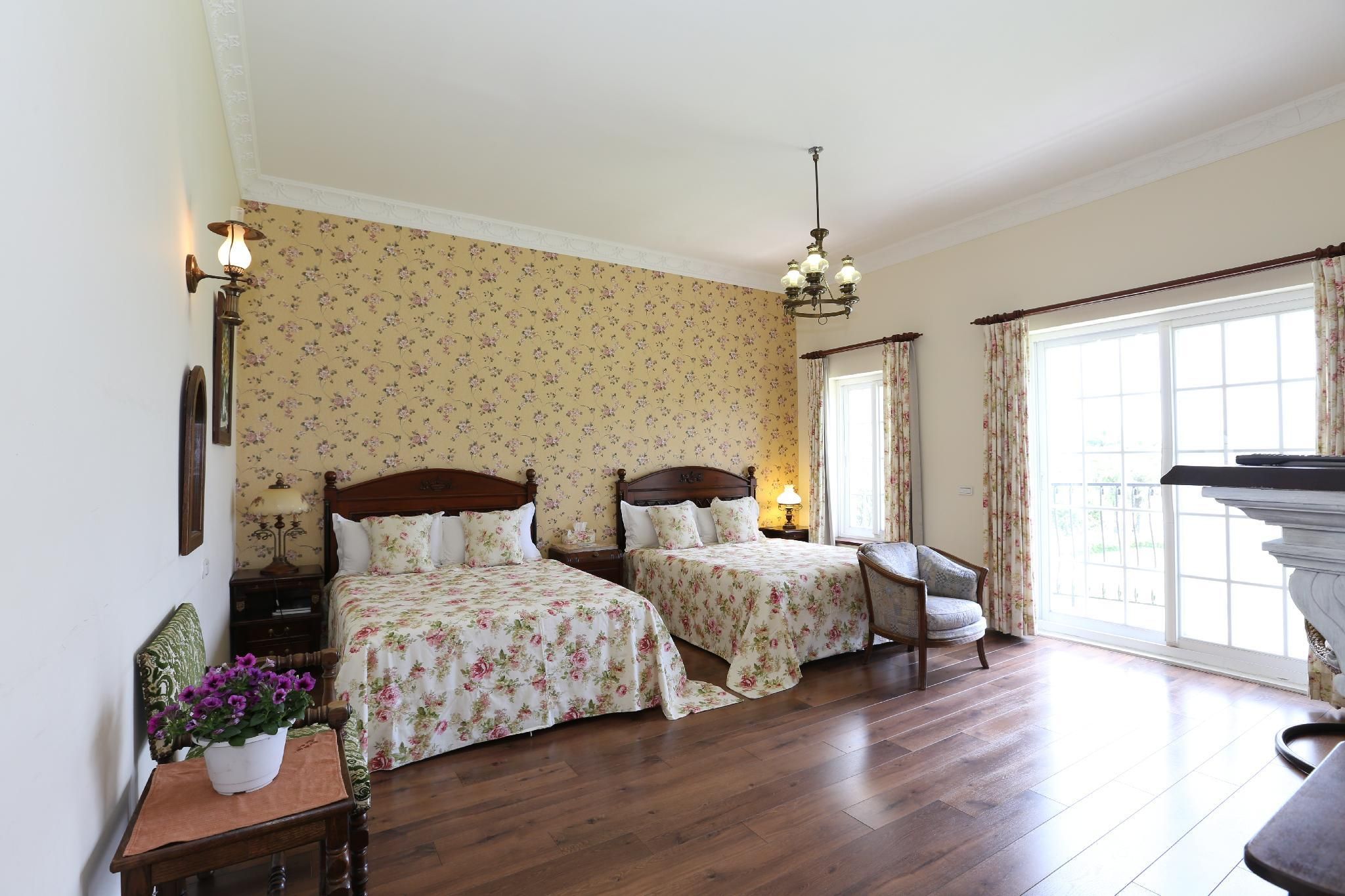 Lake View Room