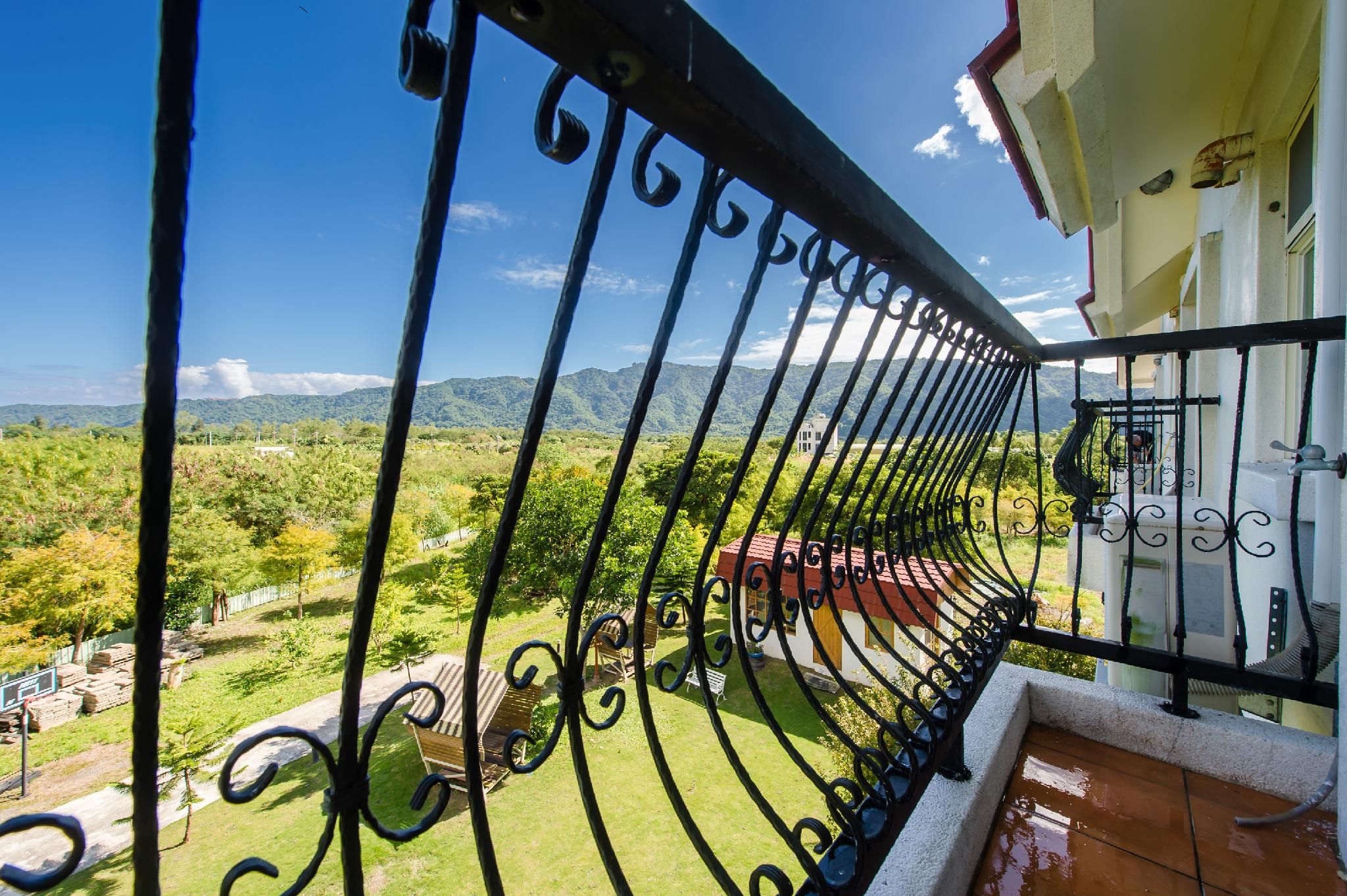 Wilderness1138 Huelien B&B Mountain View Quadruple Room with Balcony 2