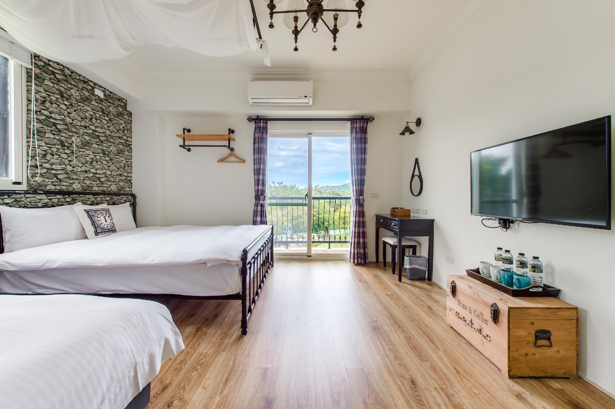 Wilderness1138 Huelien B&B Mountain View Quadruple Room with Balcony