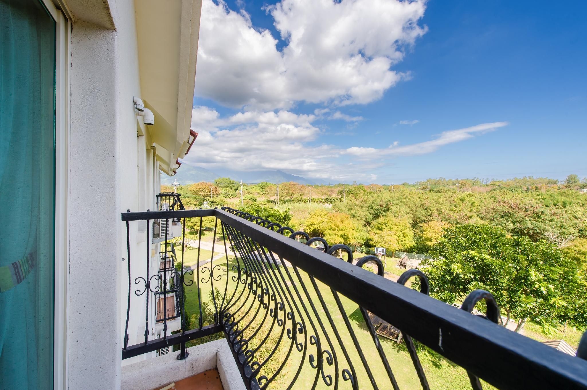Wilderness1138 Huelien B&B Quadruple Room with Balcony 2