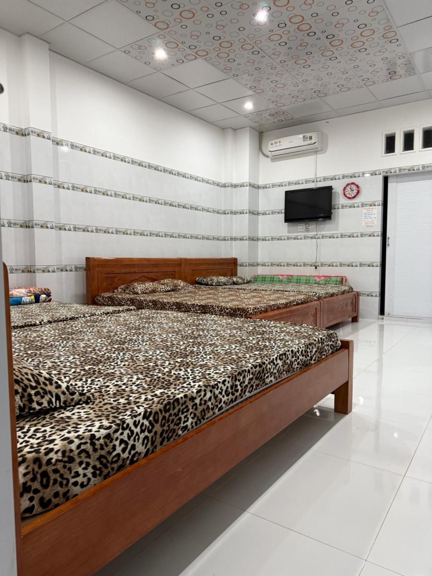 NHA NGHI BINH DAN SO 3 Family Room 2