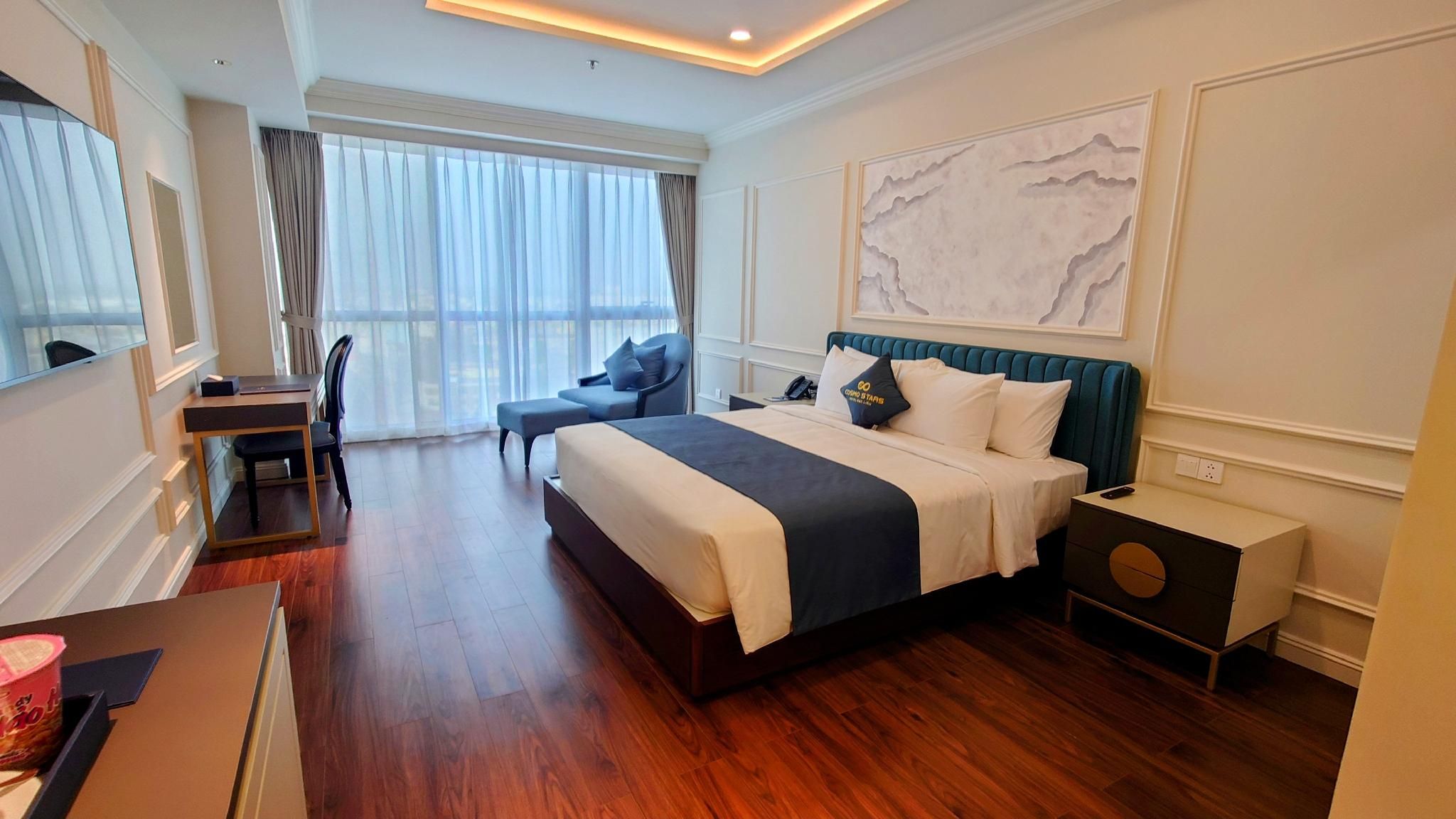 Deluxe - 1 King Bed