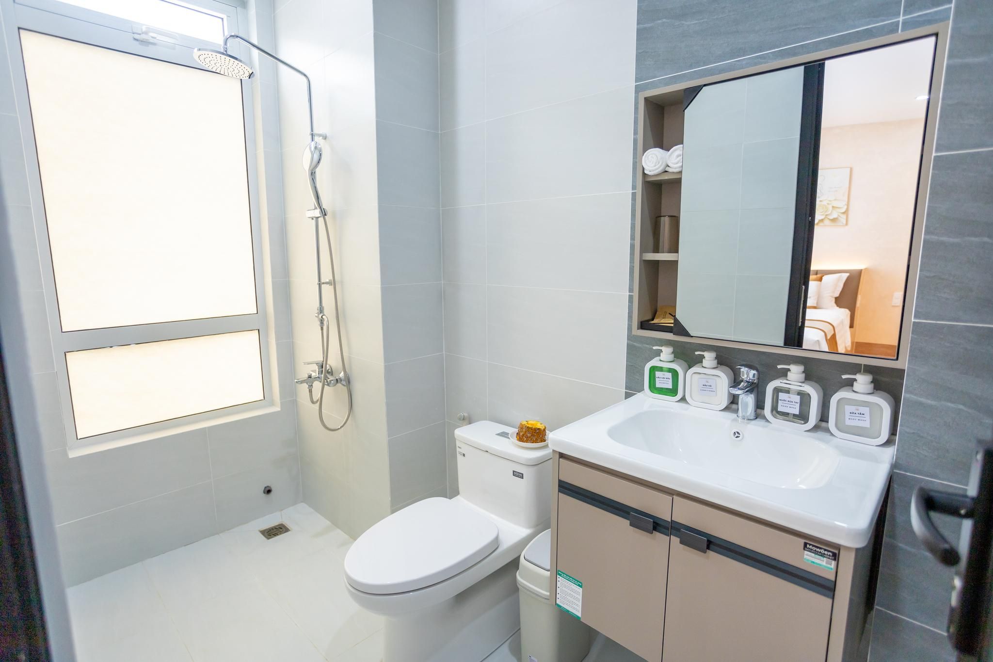 Queen Bedroom with Window