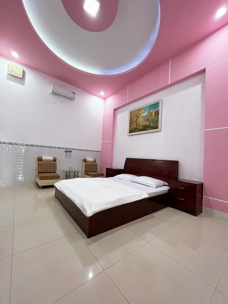 KHÁCH SẠN NHƯ BÌNH 2 Double Room for 2 Adults and 1 Child