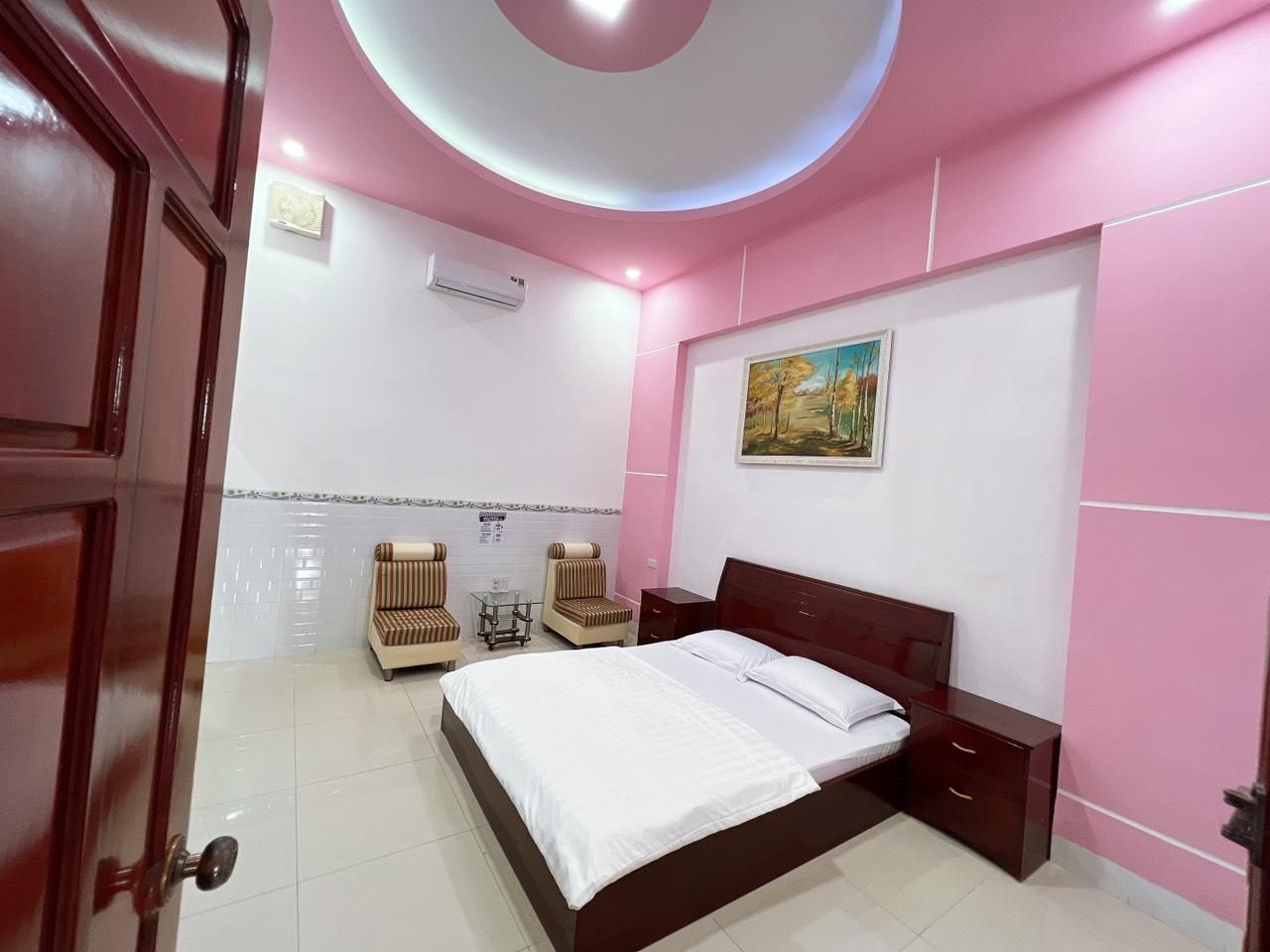 KHÁCH SẠN NHƯ BÌNH 2 Double Room for 2 Adults and 1 Child 3