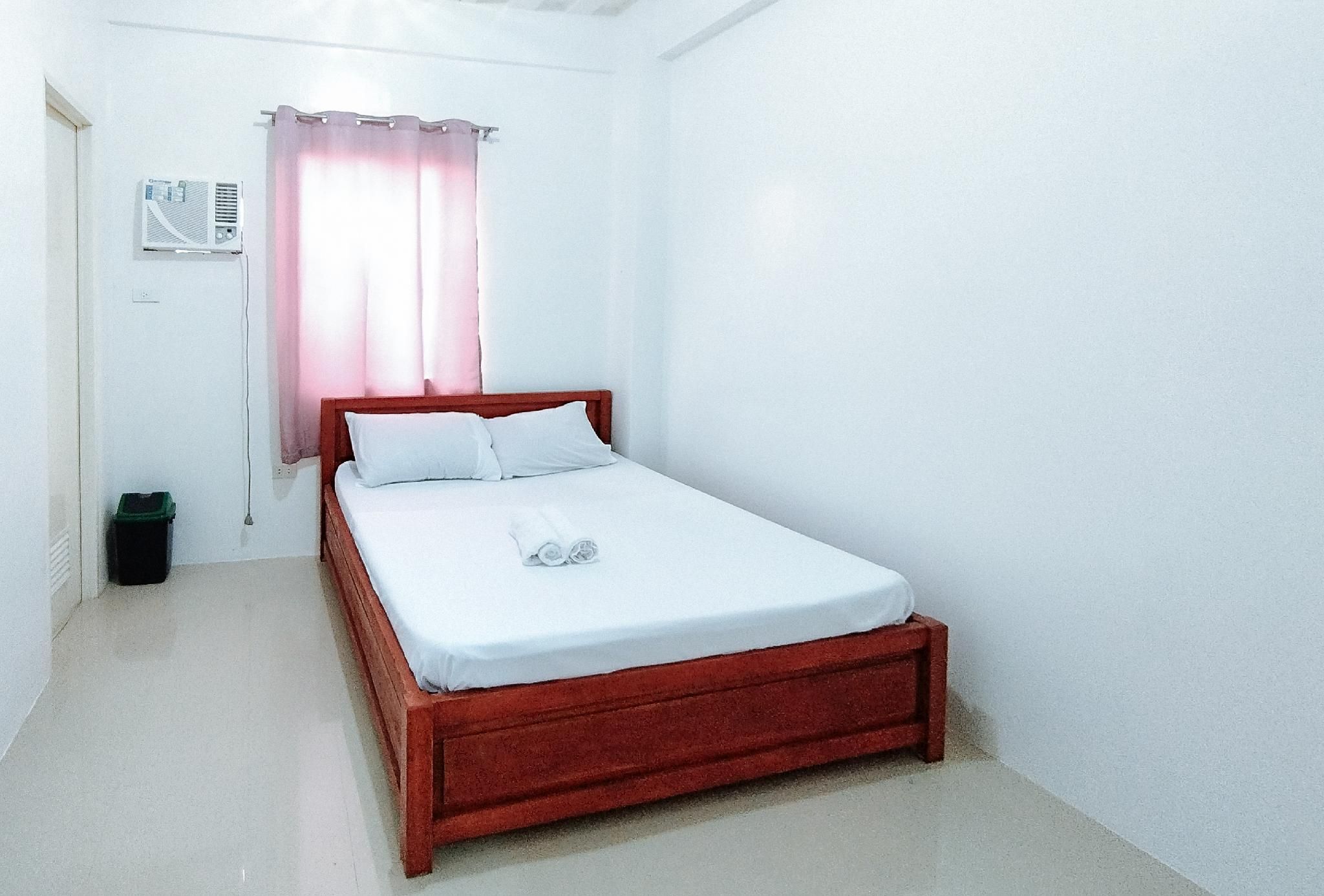 RedDoorz @ Elton Guesthouse Standard Double Room