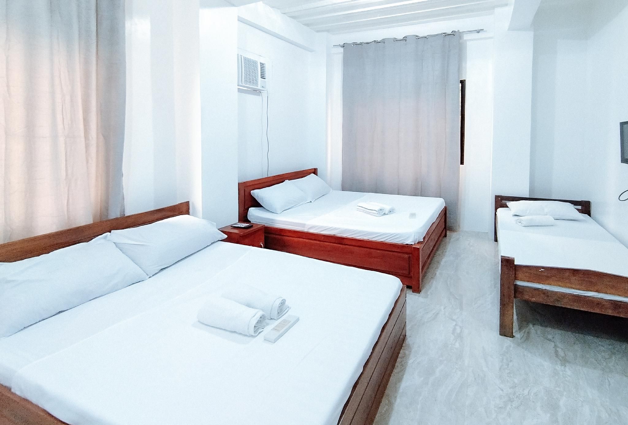 RedDoorz @ Elton Guesthouse Family Room